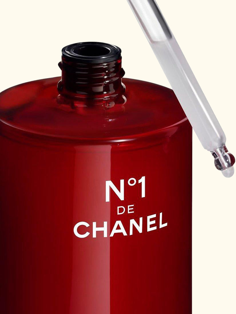 N°1 De CHANEL Revitalising Serum Prevents And Corrects The Appearance Of The 5 Signs Of Ageing Bottle