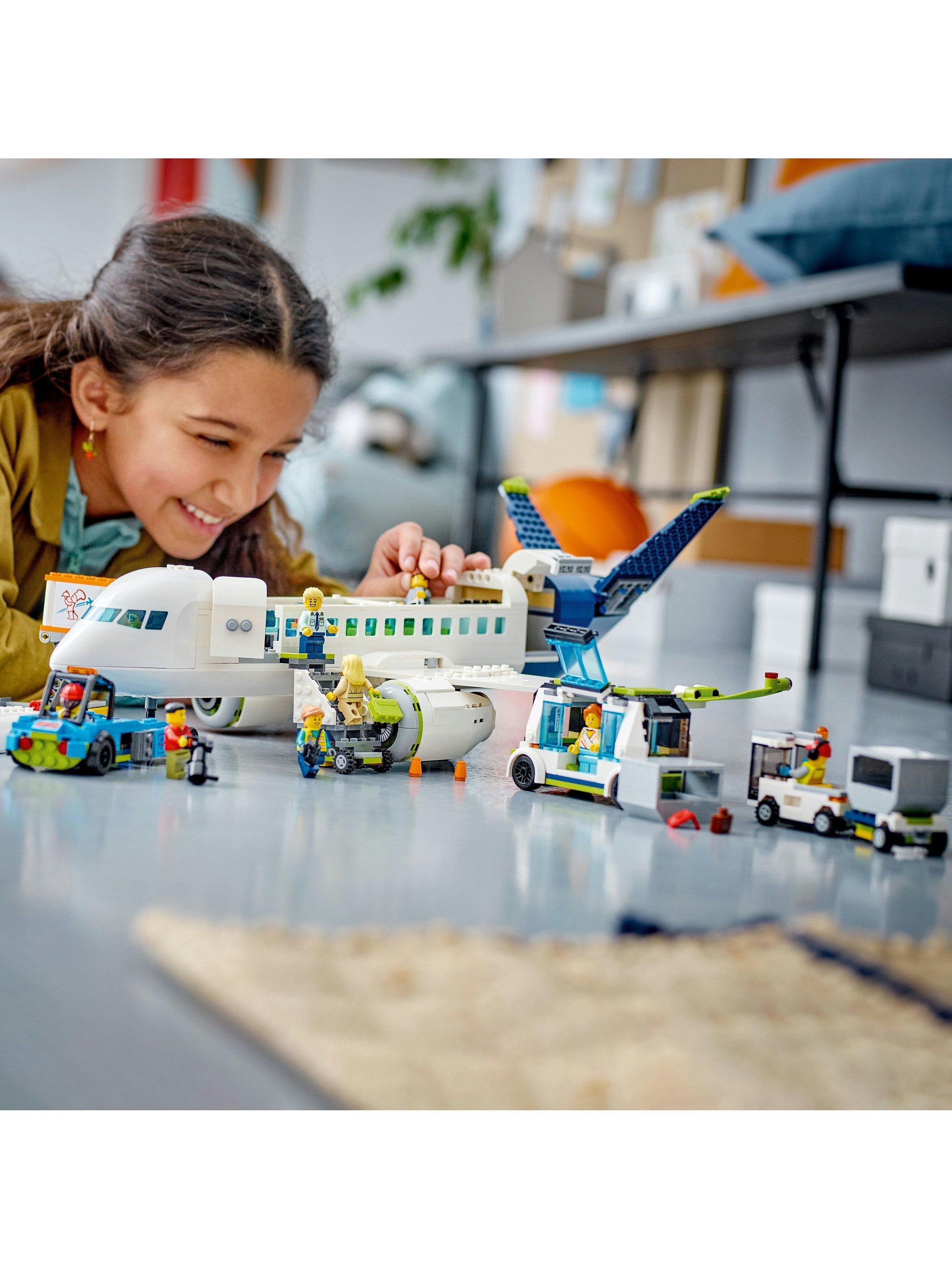 City 60367 Passenger Airplane