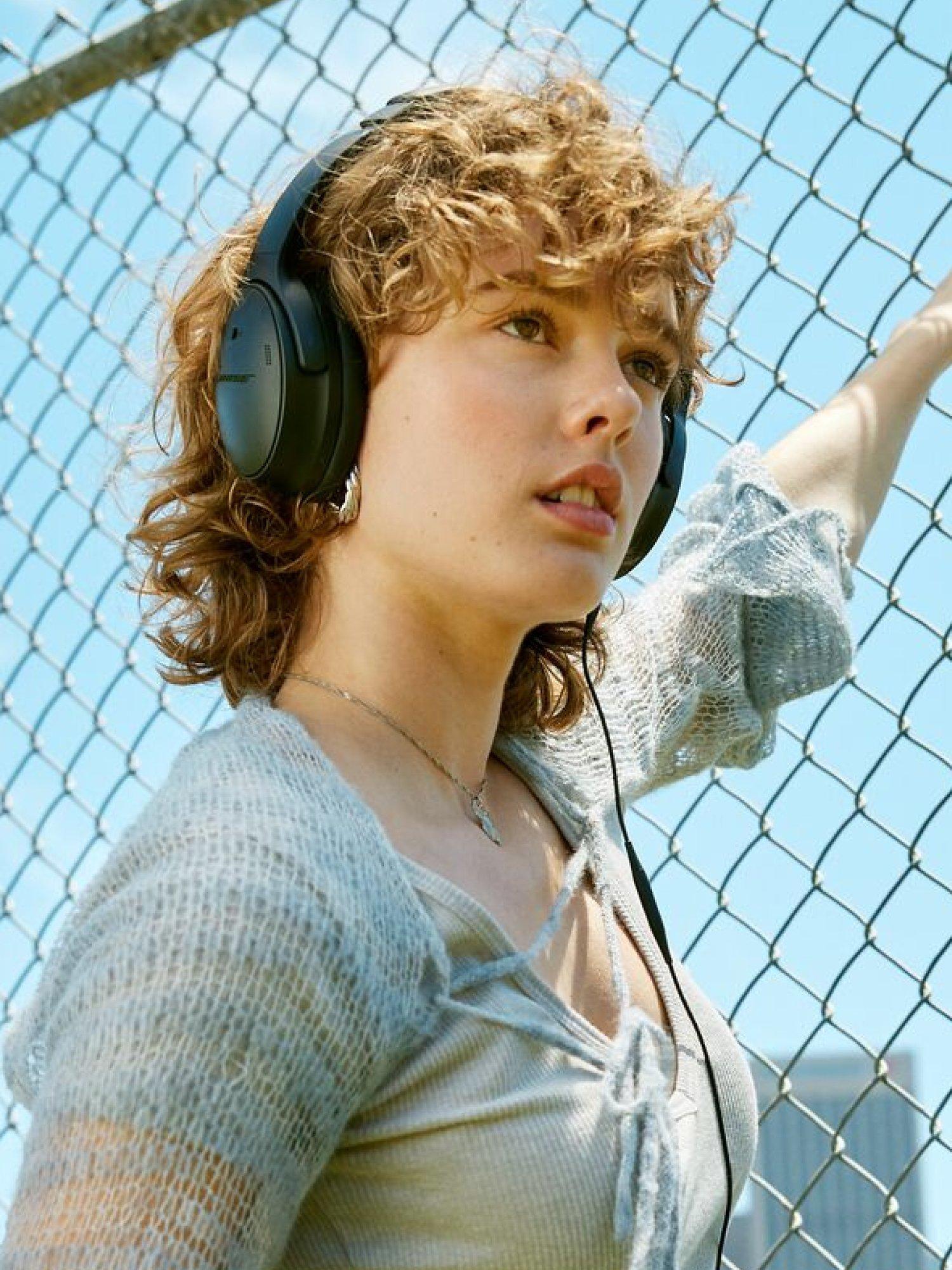 QuietComfort Noise Cancelling Over-Ear Wireless Bluetooth Headphones with Mic/Remote