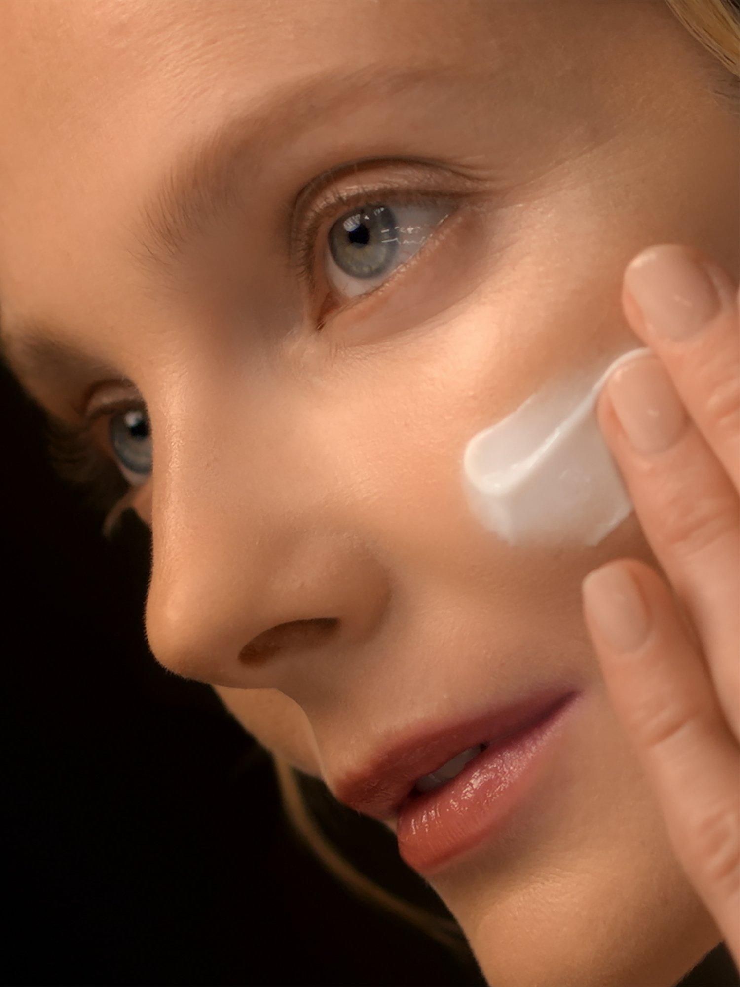 Re-Nutriv Ultimate Diamond Transformative Brilliance Soft Creme