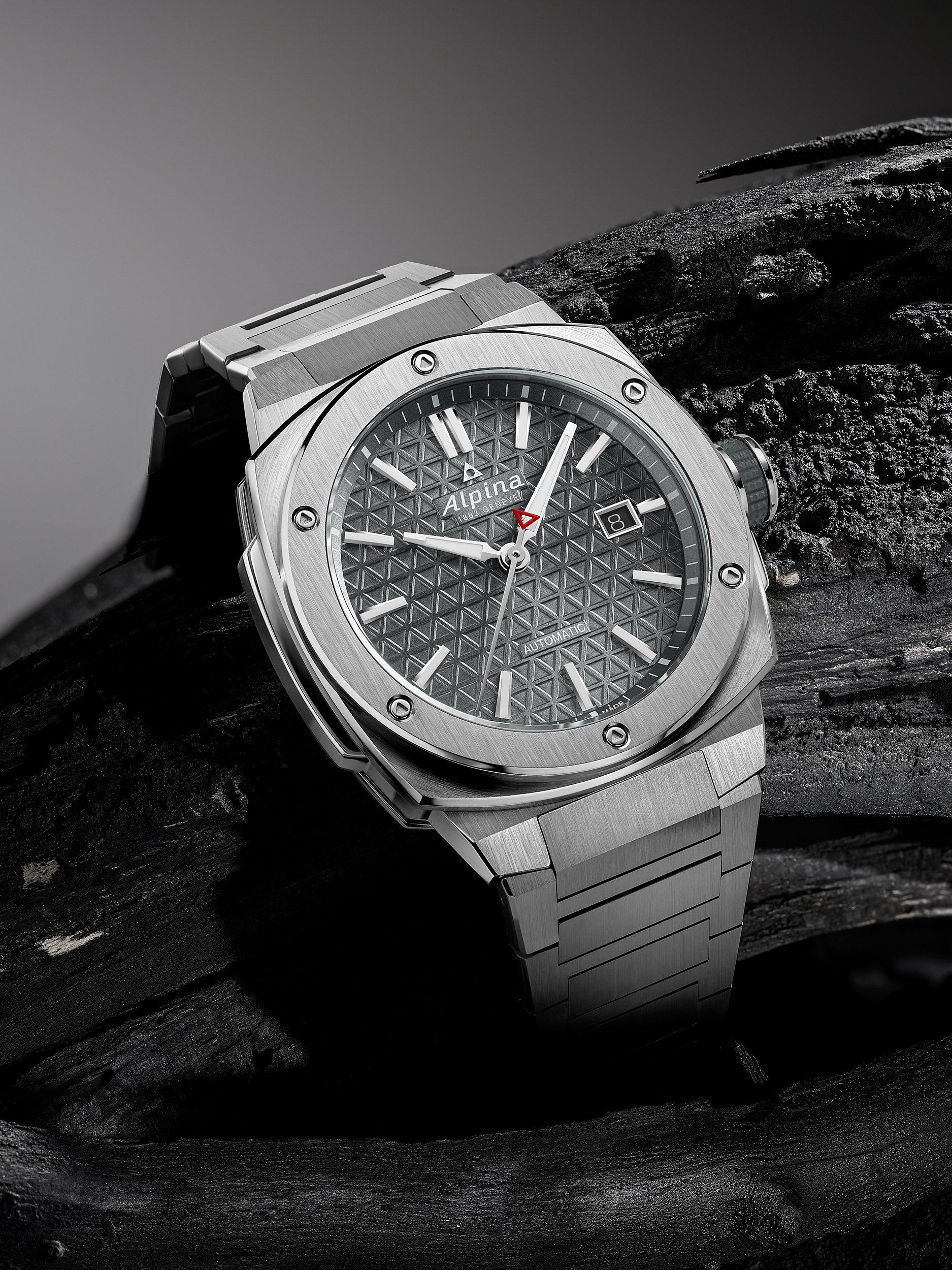 AL-525 Men's Alpiner Extreme Automatic Bracelet Strap Watch