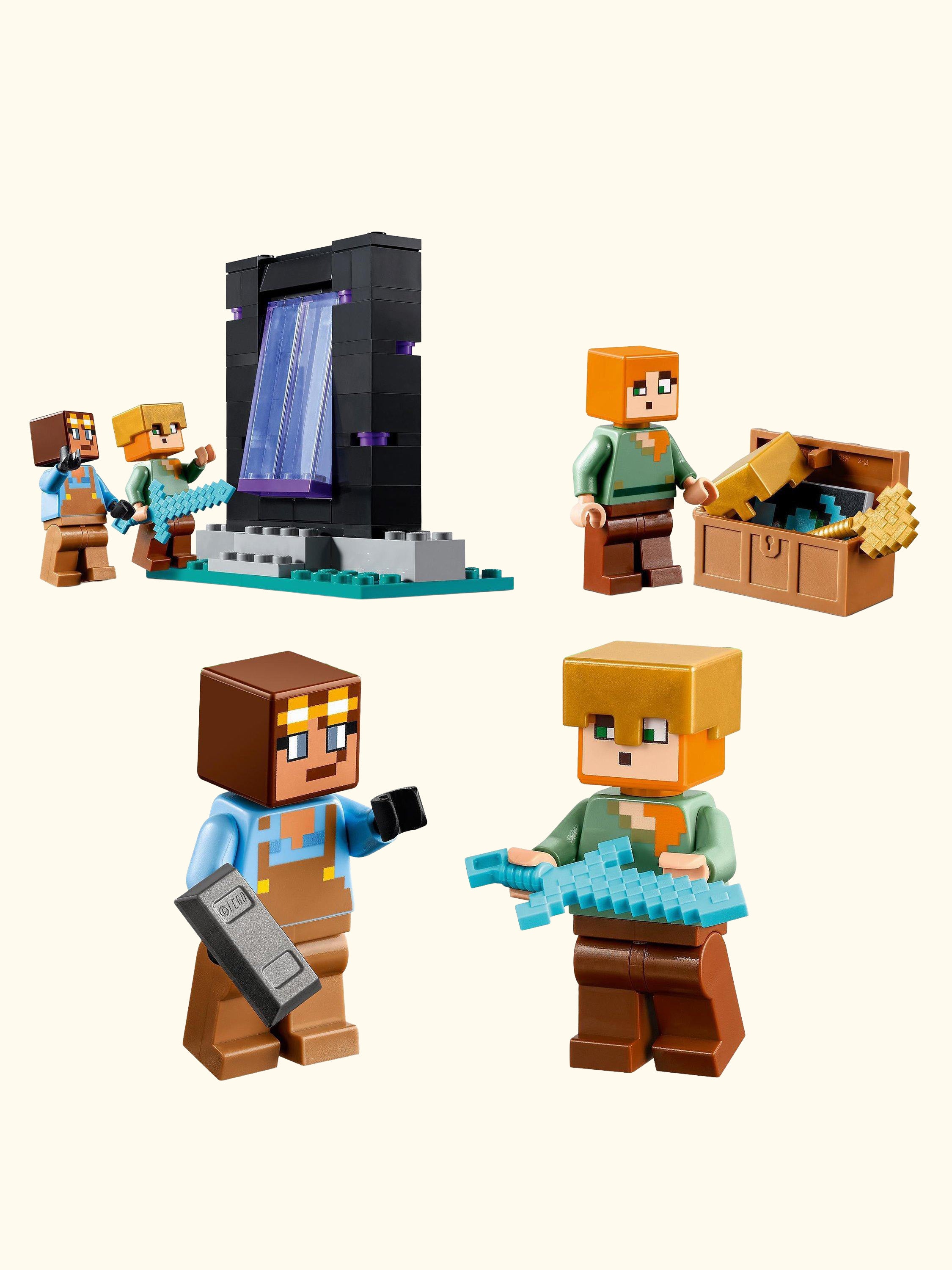 Minecraft The Armoury Toy with Character Figures 21252