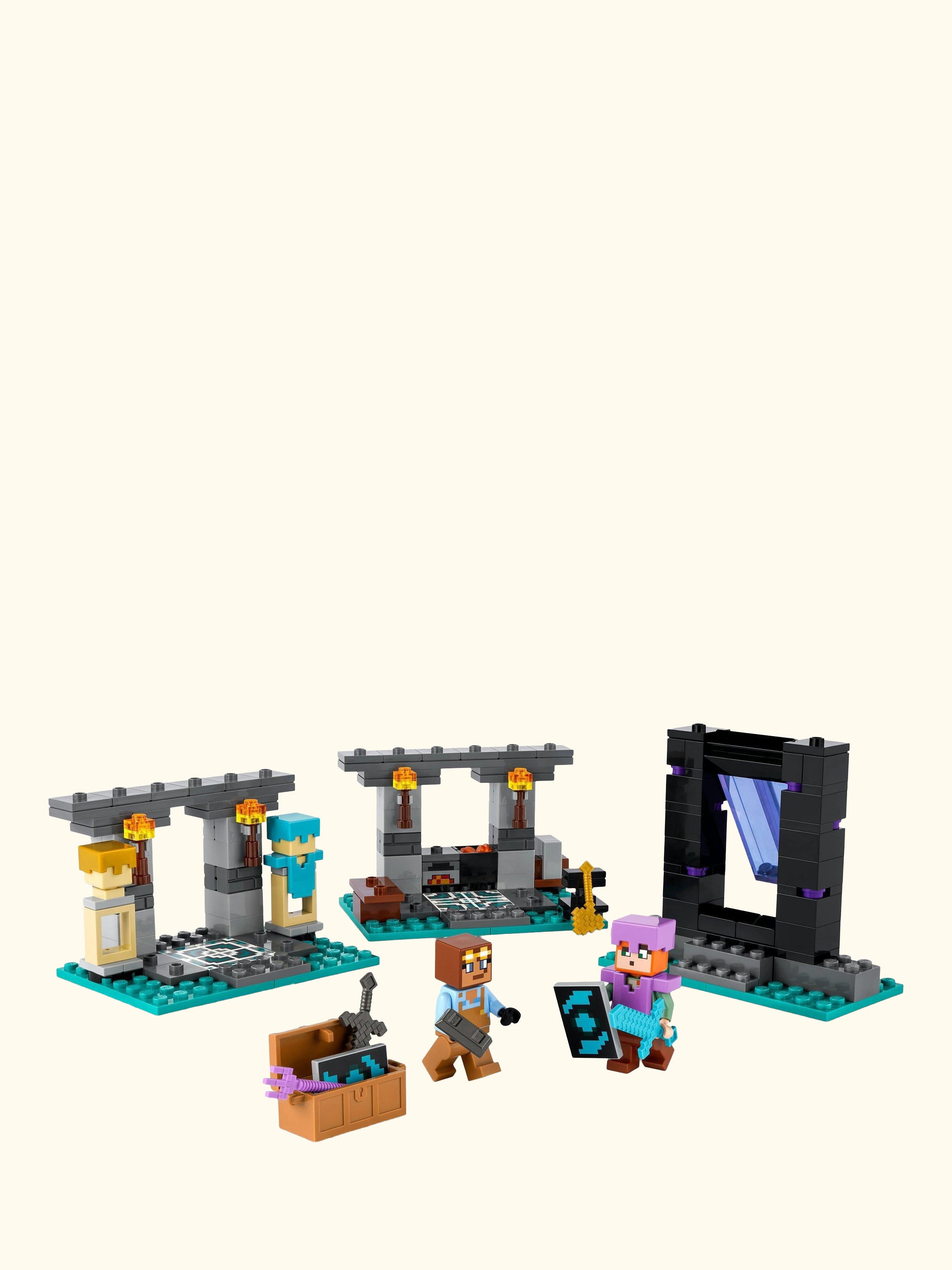 Minecraft The Armoury Toy with Character Figures 21252