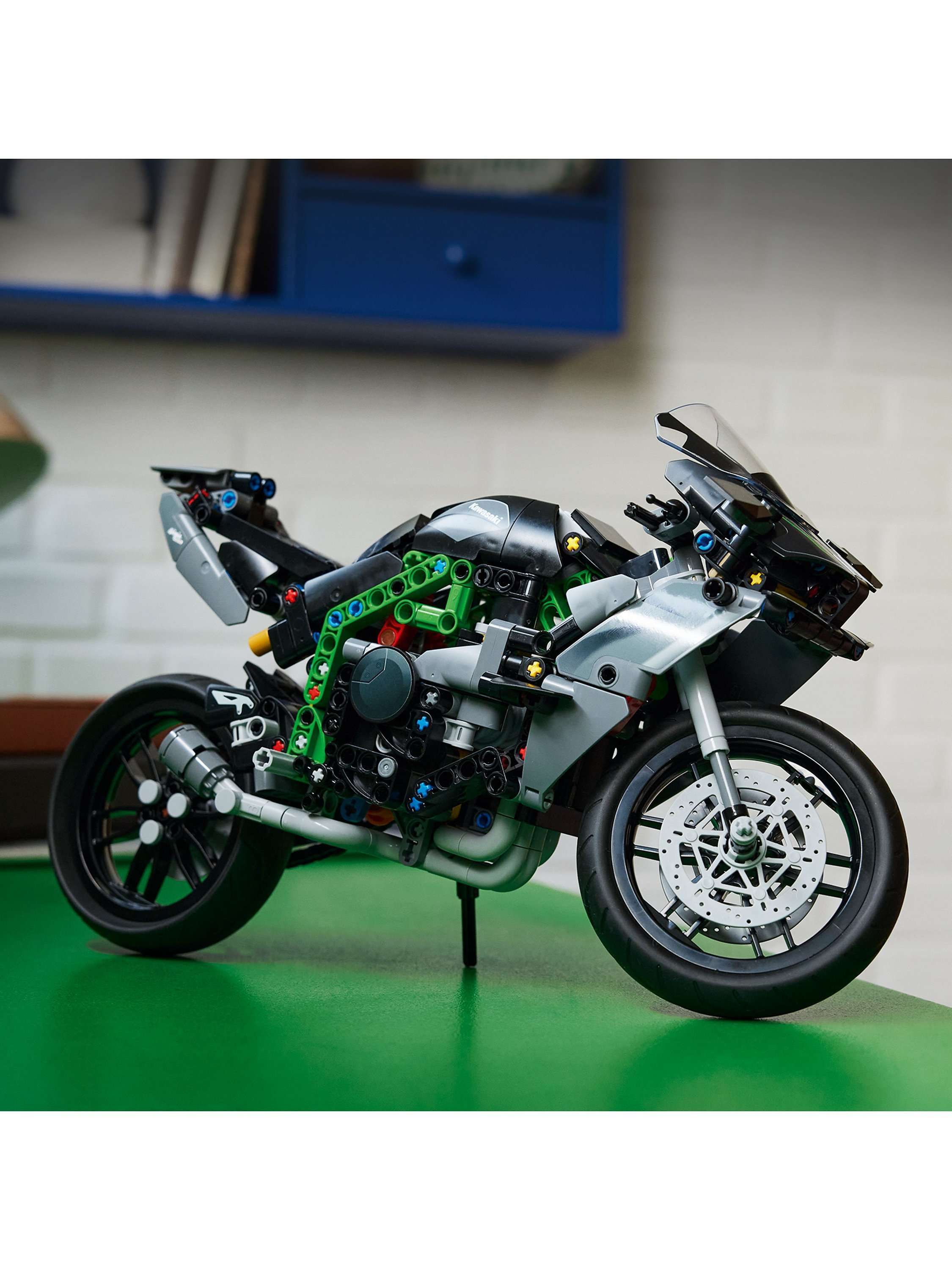 Technic 42170 Kawasaki Ninja H2R Motorcycle