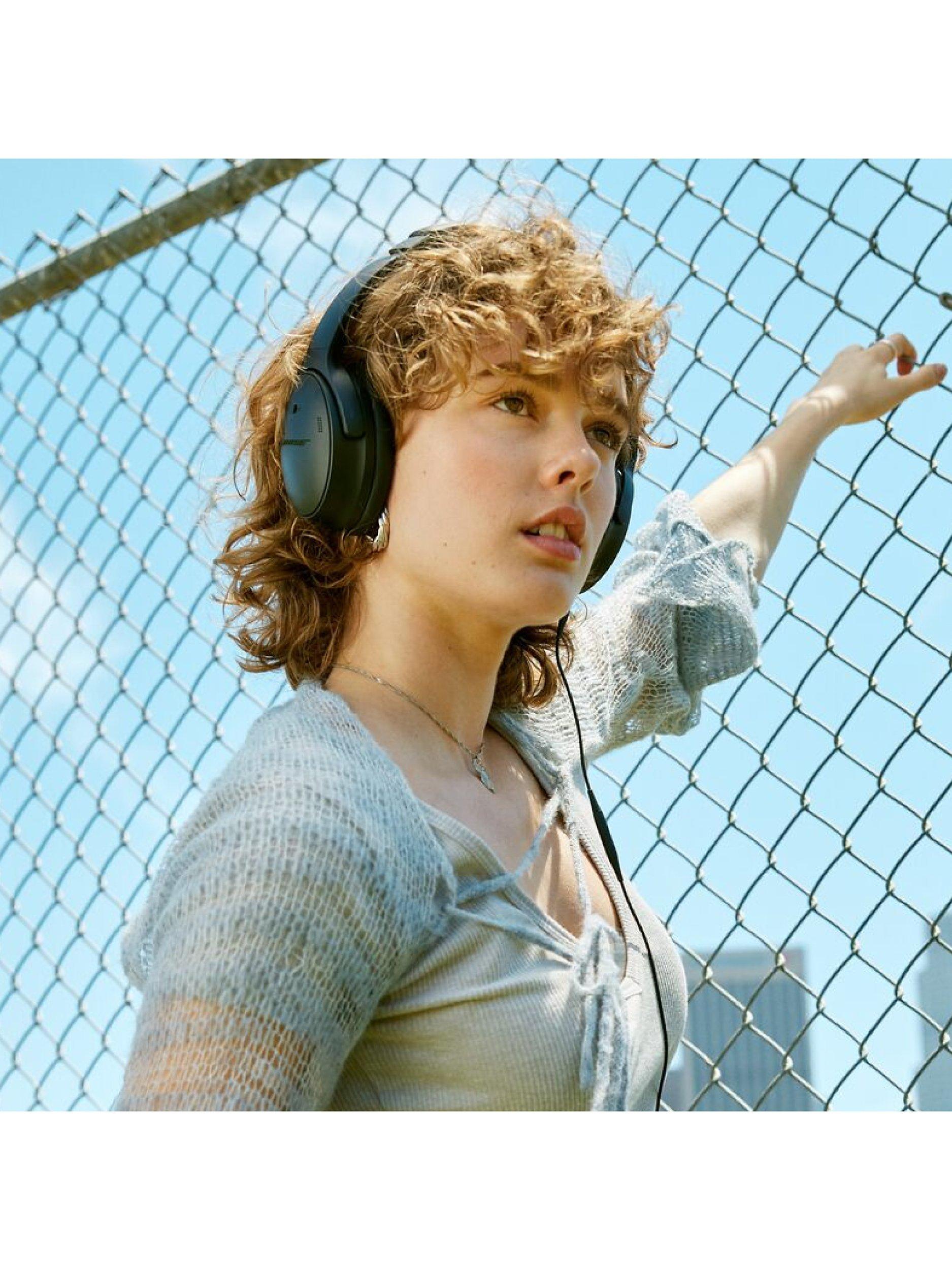 QuietComfort SC Noise Cancelling Over-Ear Wireless Bluetooth Headphones with Mic/Remote, Black