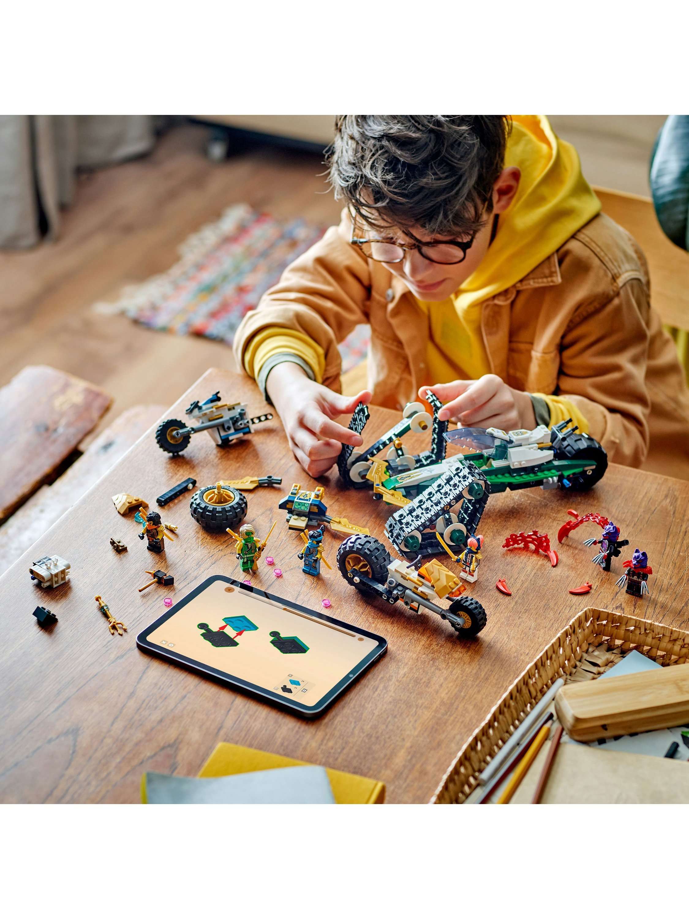 NINJAGO Ninja Team Combo Vehicle Ninja Toy Set 71820