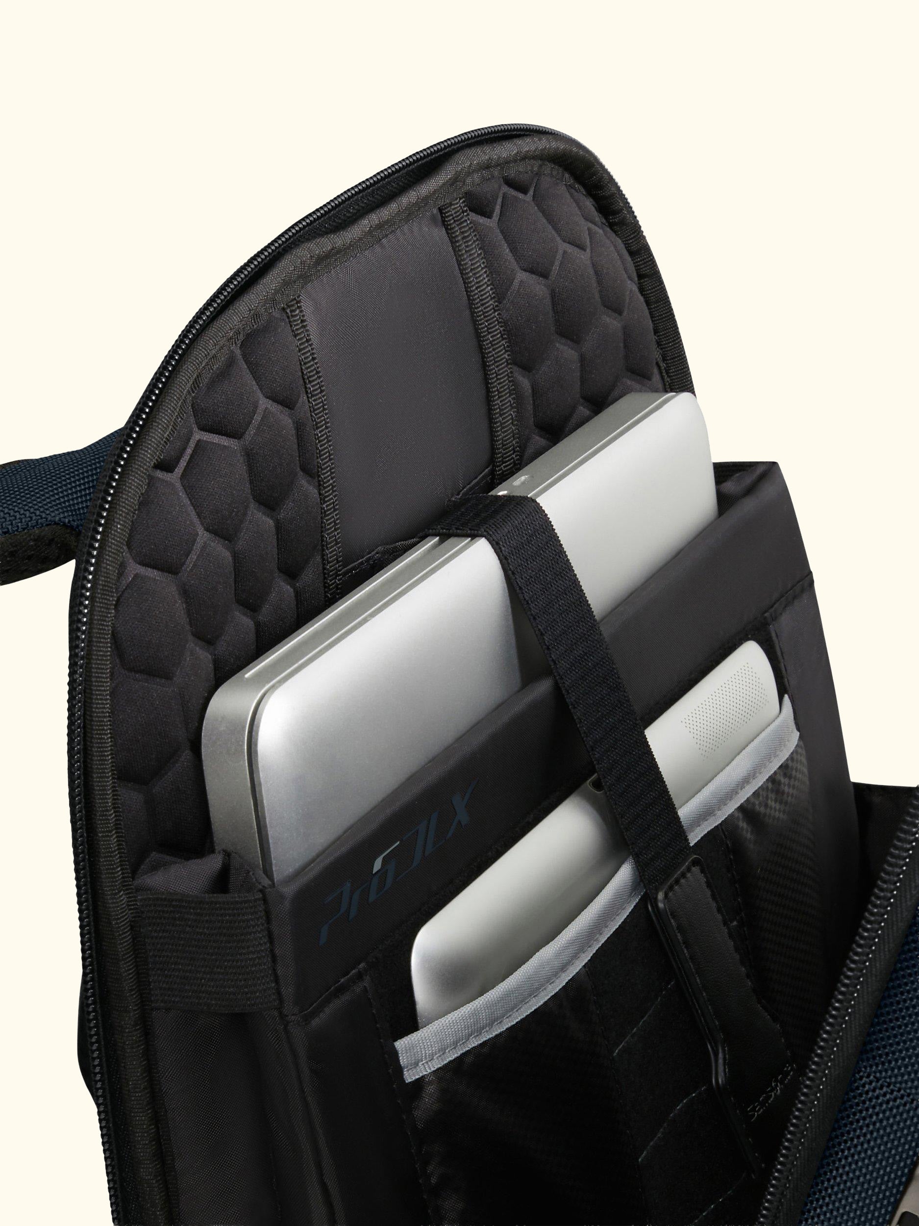 Pro-DLX  6 15.6" Backpack