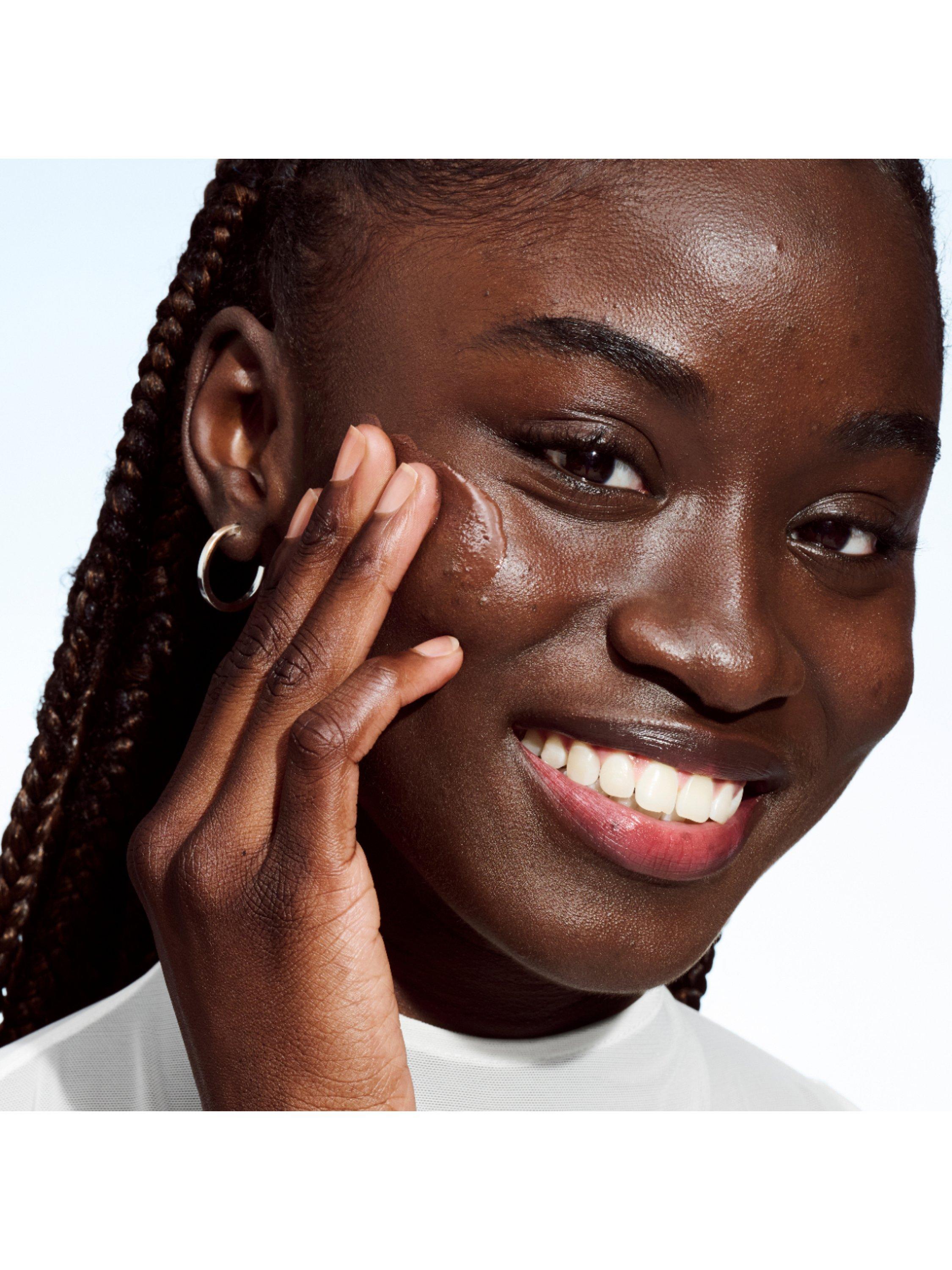 Even Better Clinical Vitamin Makeup SPF 50