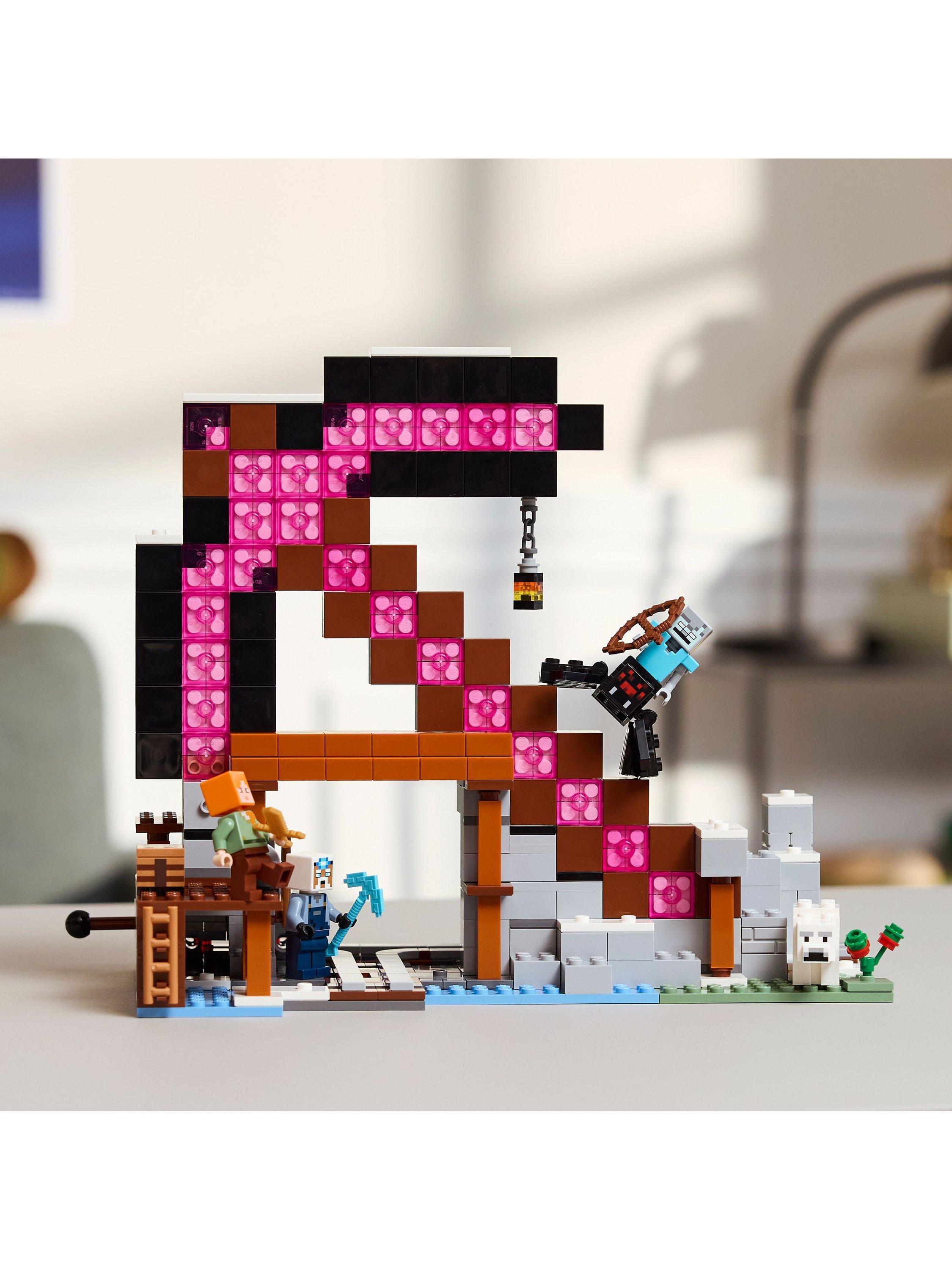 Minecraft 21277 Pickaxe Mine