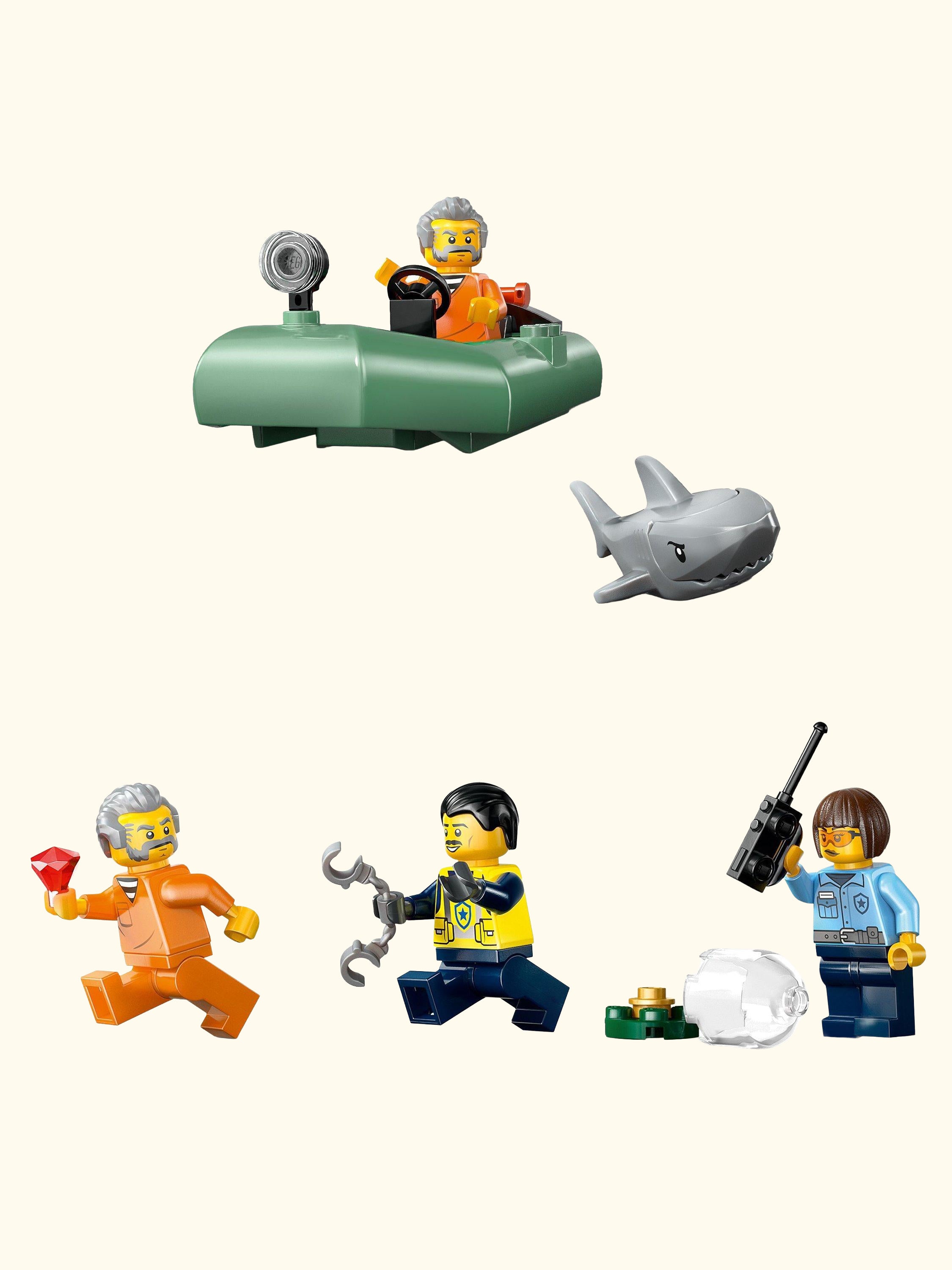 City 60456 Police Boat Chase Toy with a Speedboat