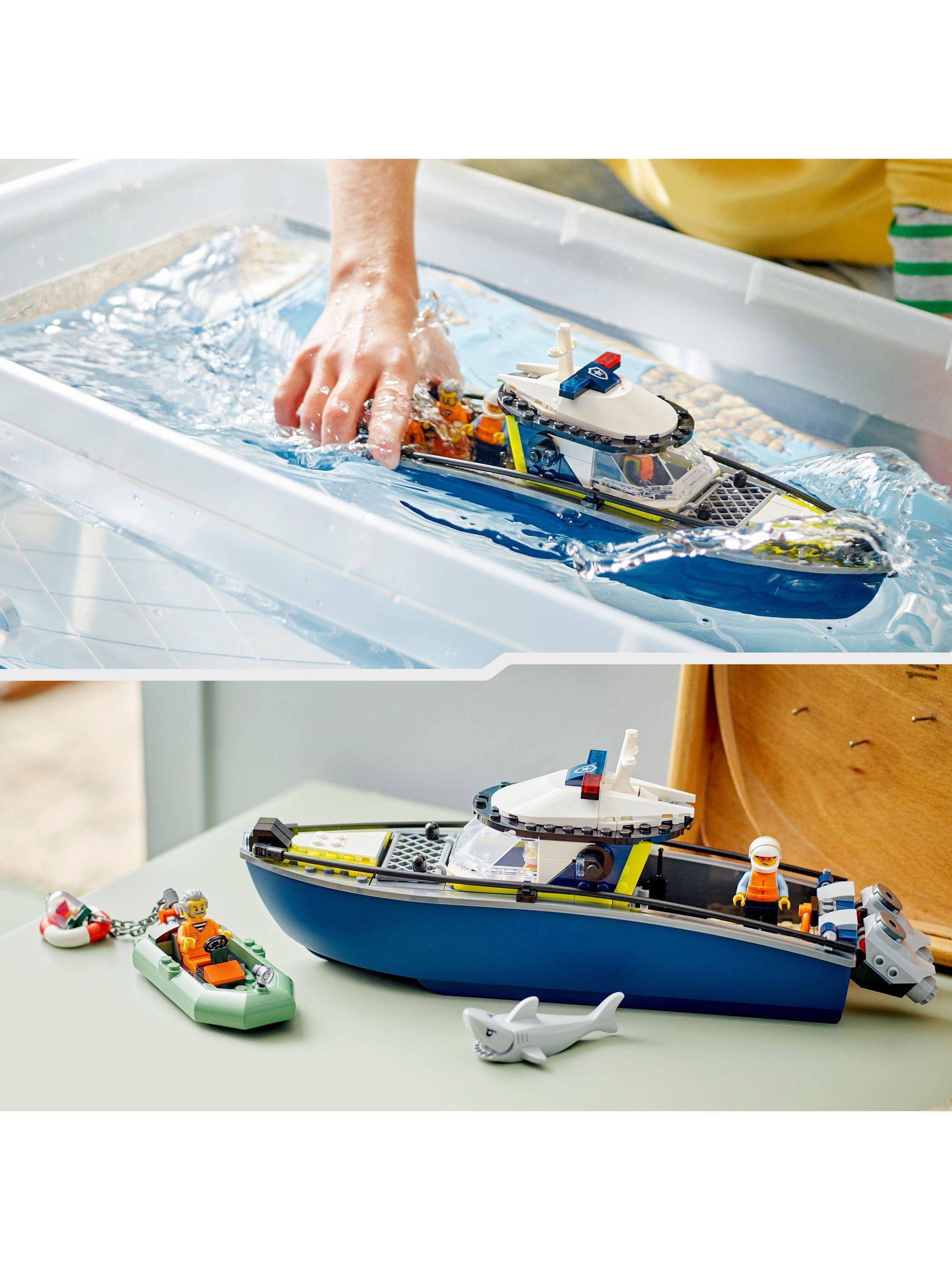 City 60456 Police Boat Chase Toy with a Speedboat