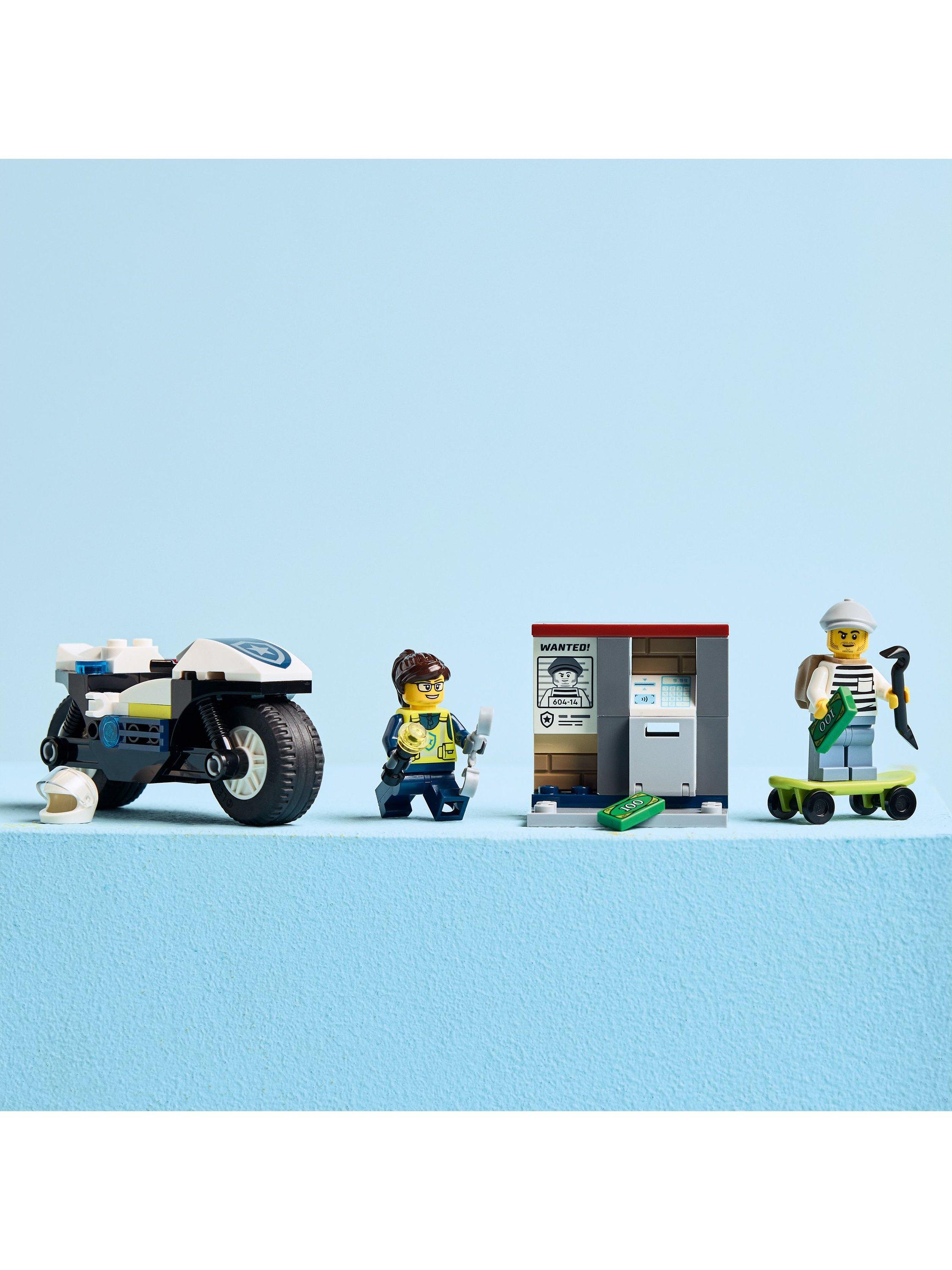 City 60455 Police Motorcycle Chase Toy Set
