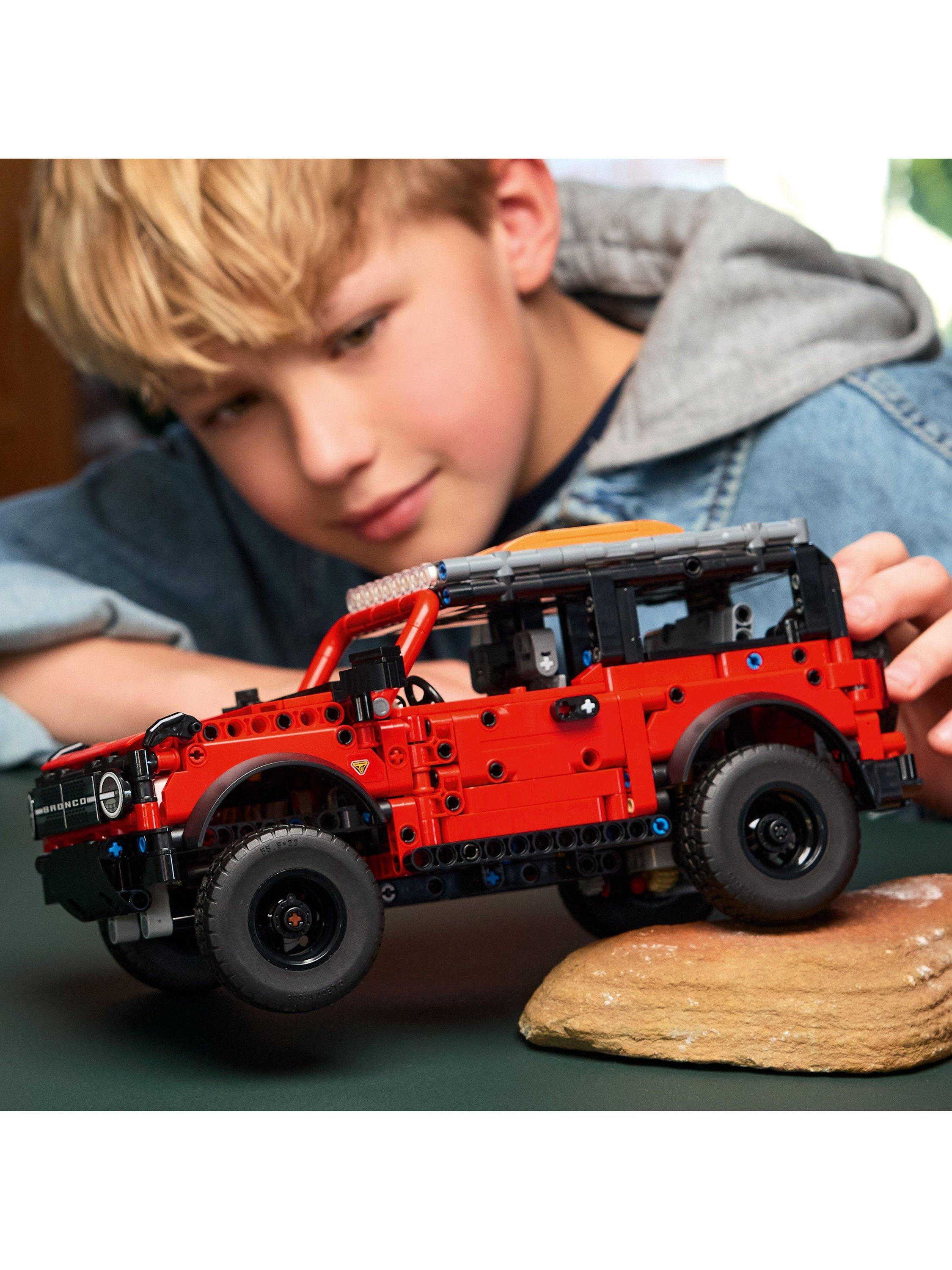 Technic 42213 Ford Bronco SUV Off Road Car Toy