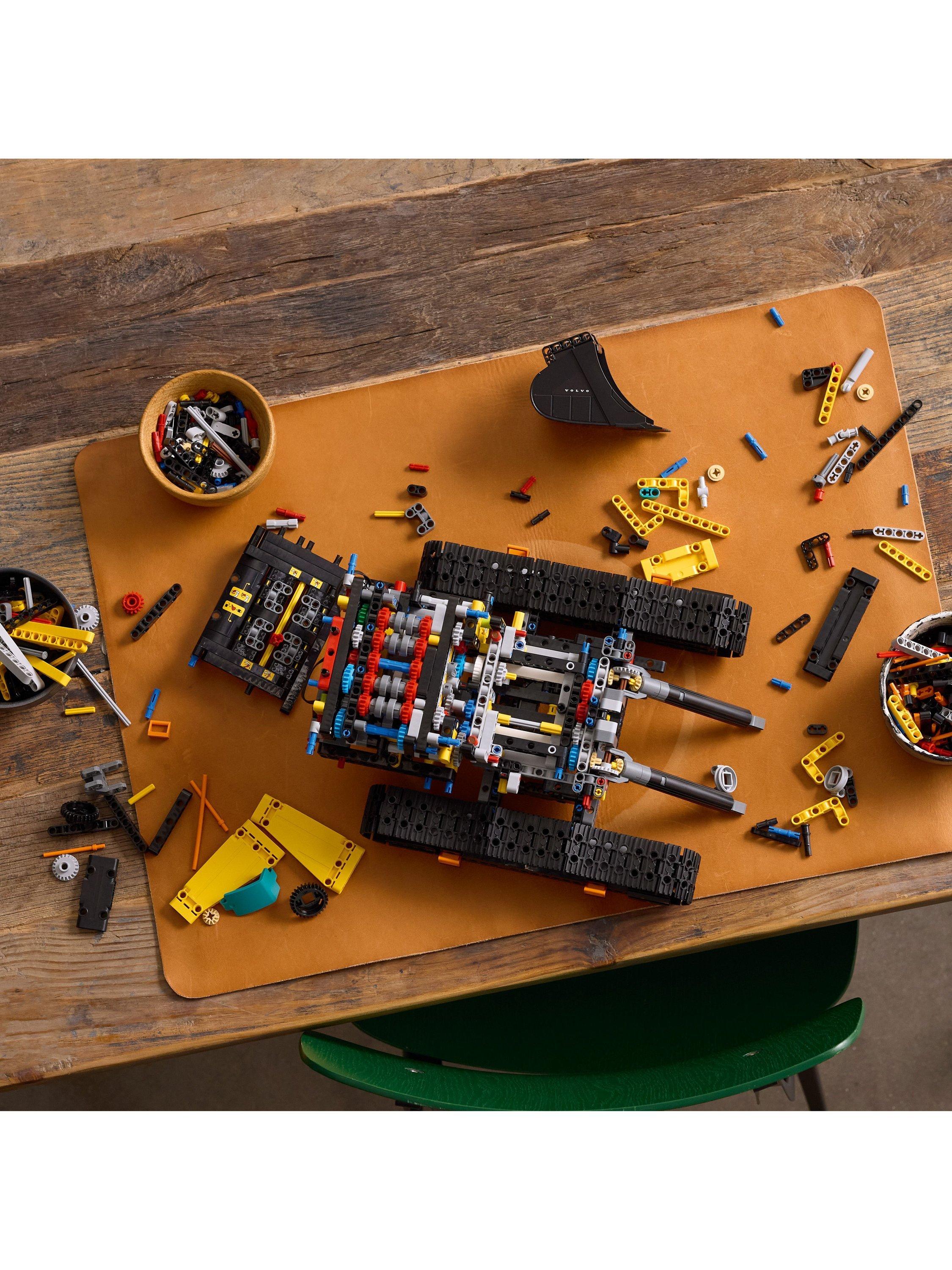 Technic 42215 Volvo EC500 Hybrid Excavator Set