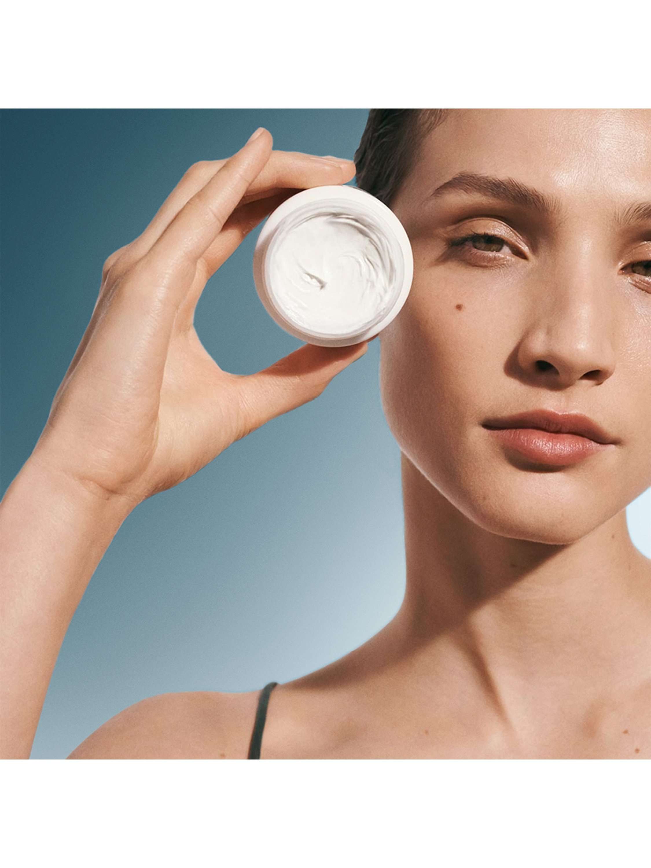 The Moisture and Strength Duet Skincare Gift Set