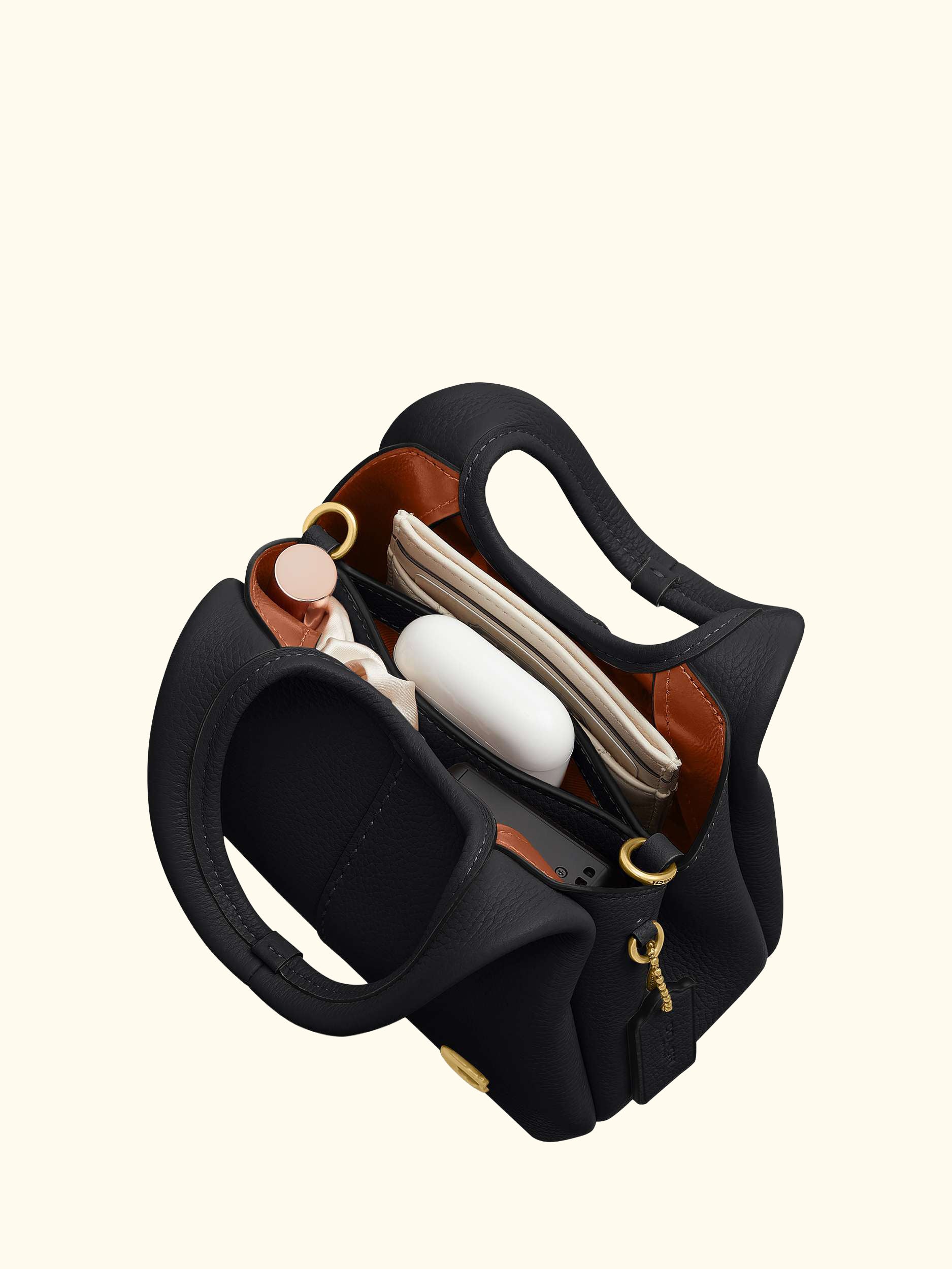 Lana 19 Leather Shoulder Bag, Black