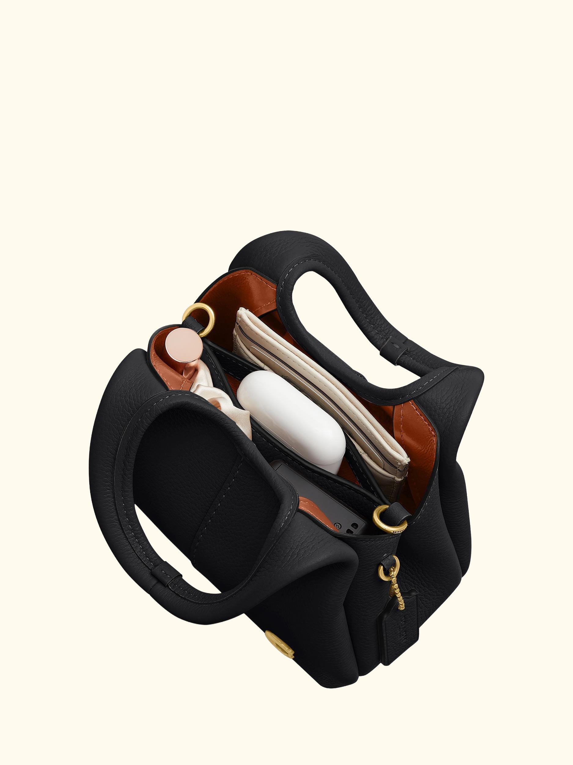 Lana 19 Leather Shoulder Bag, Black