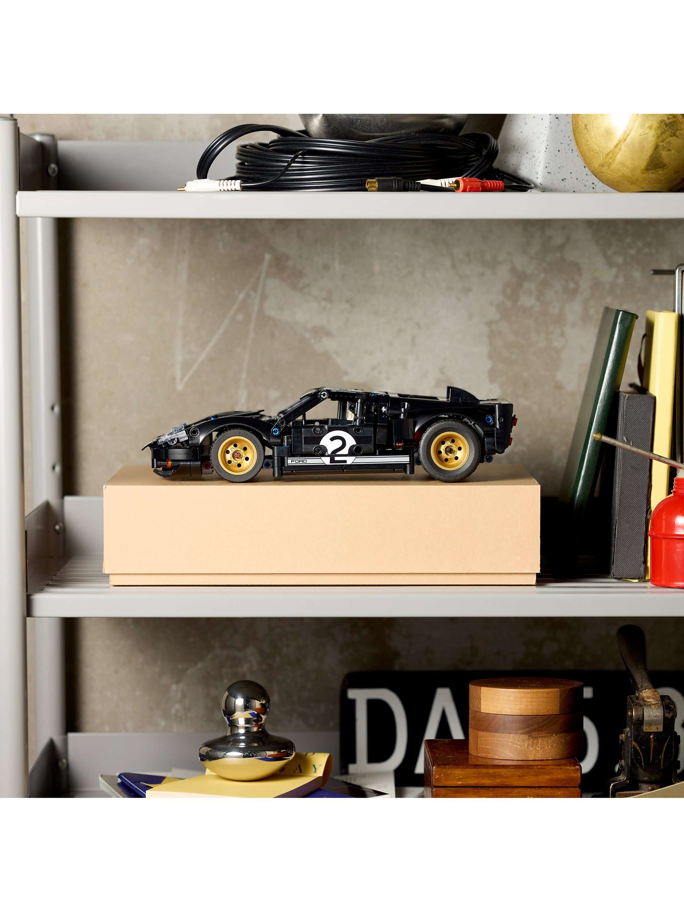 Technic 42223 1966 Ford GT40 MKII Race Car Model Kit