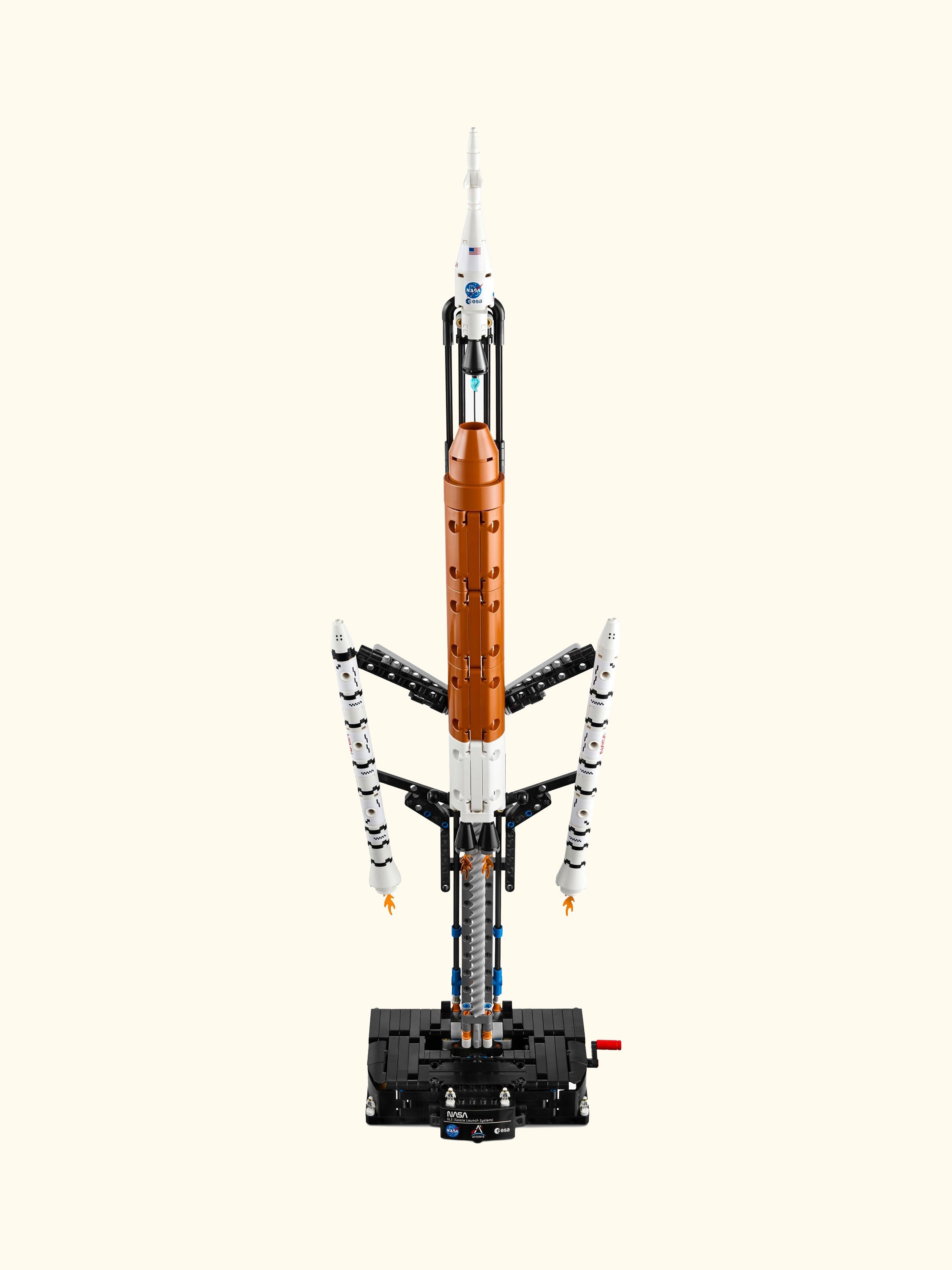 Technic 42221 NASA Artemis Space Launch System Rocket