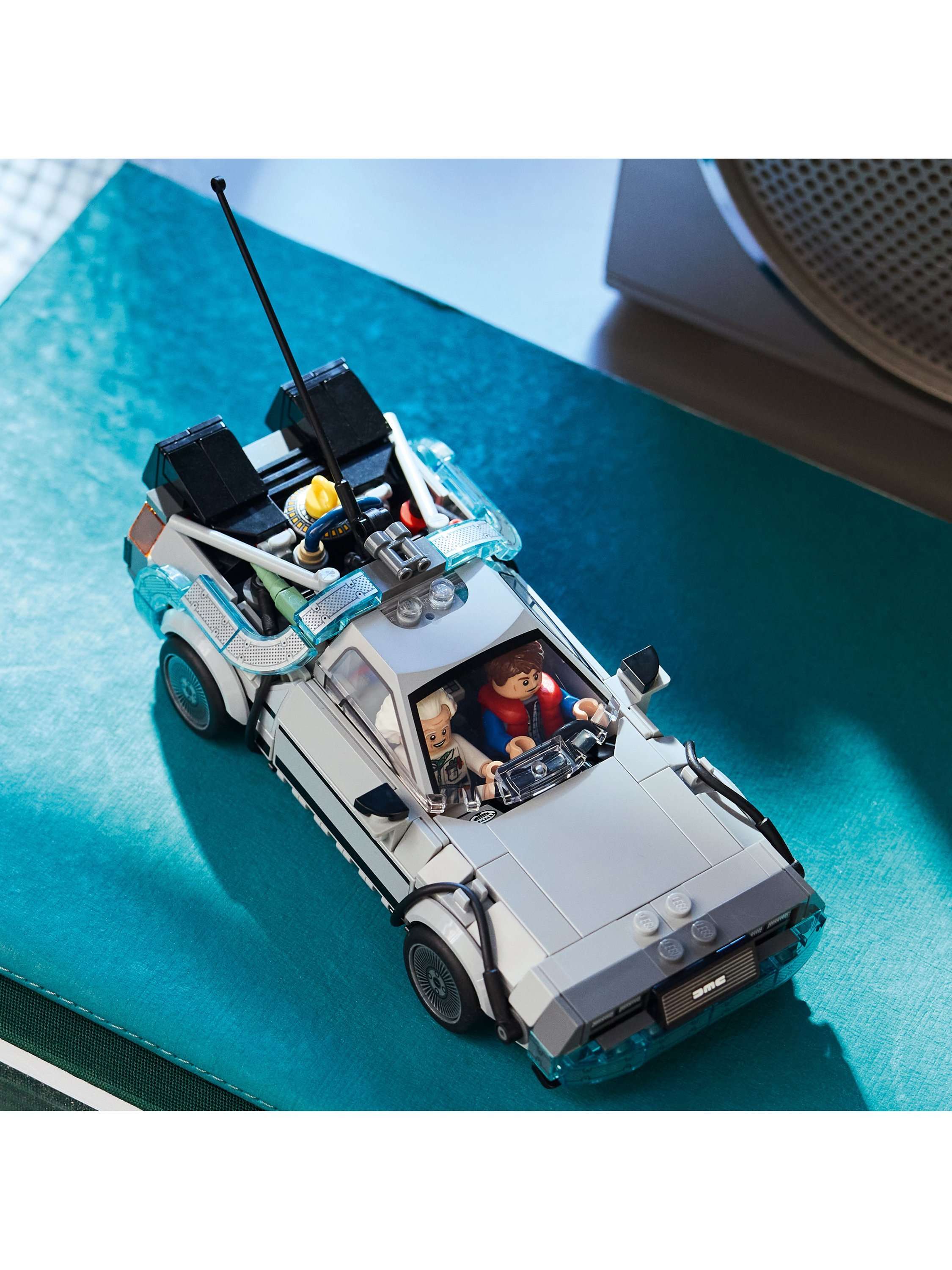 Speed Champions 77256 Time Machine from Back to the Future