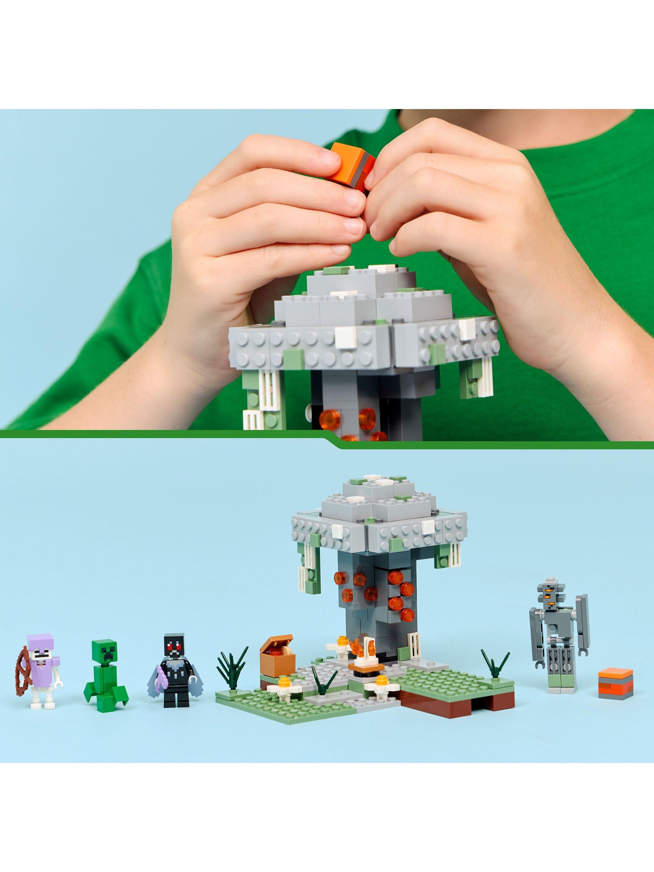 Minecraft 21586 The Pale Garden Building Toy