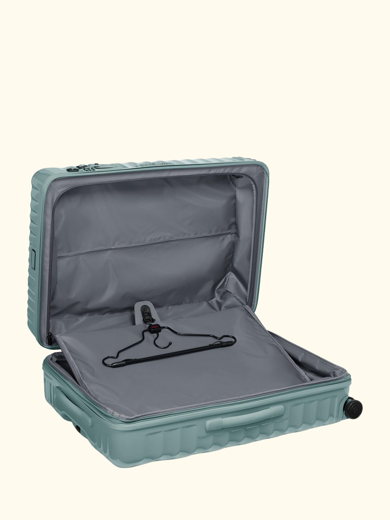 19 Degree Large 4-Wheel Expandable Suitcase, 132L