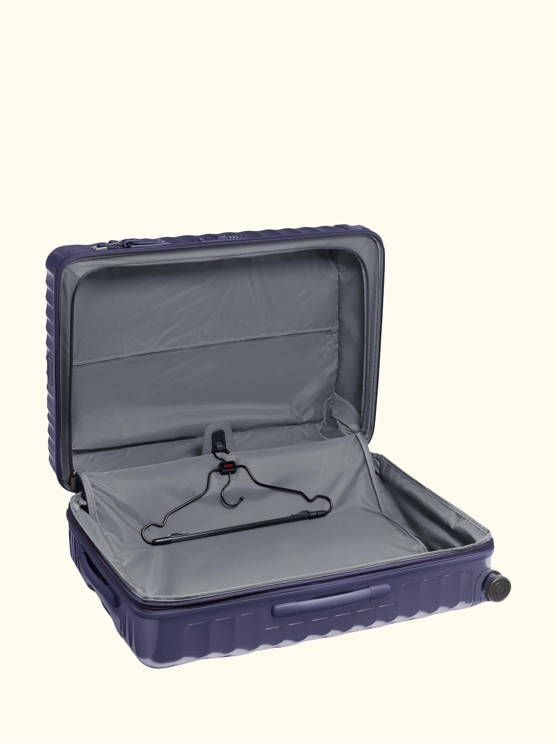 19 Degree Large 4-Wheel Expandable Suitcase, 132L