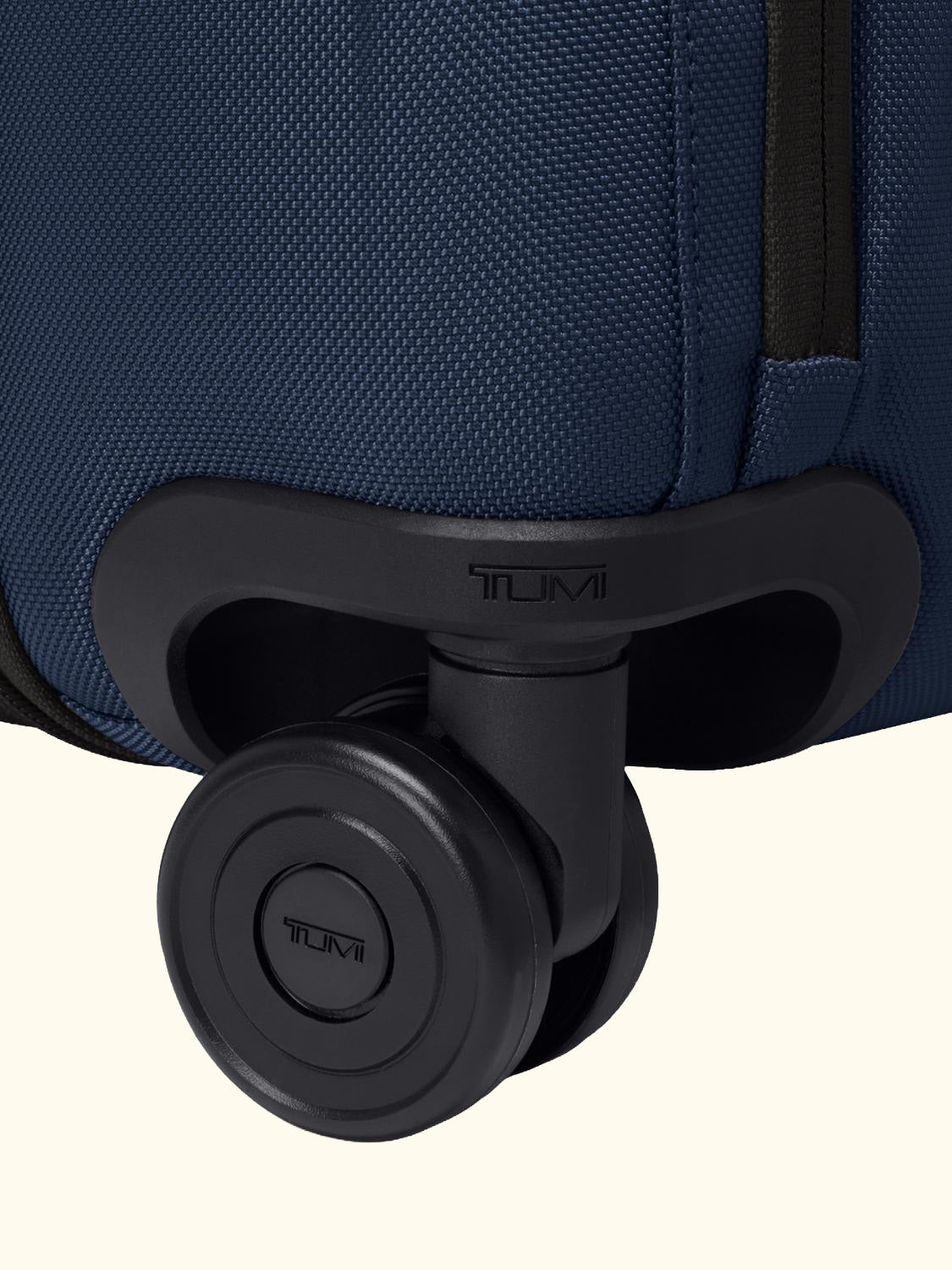 Large Dual Access Expandable 4-Wheel Suitcase, 74L