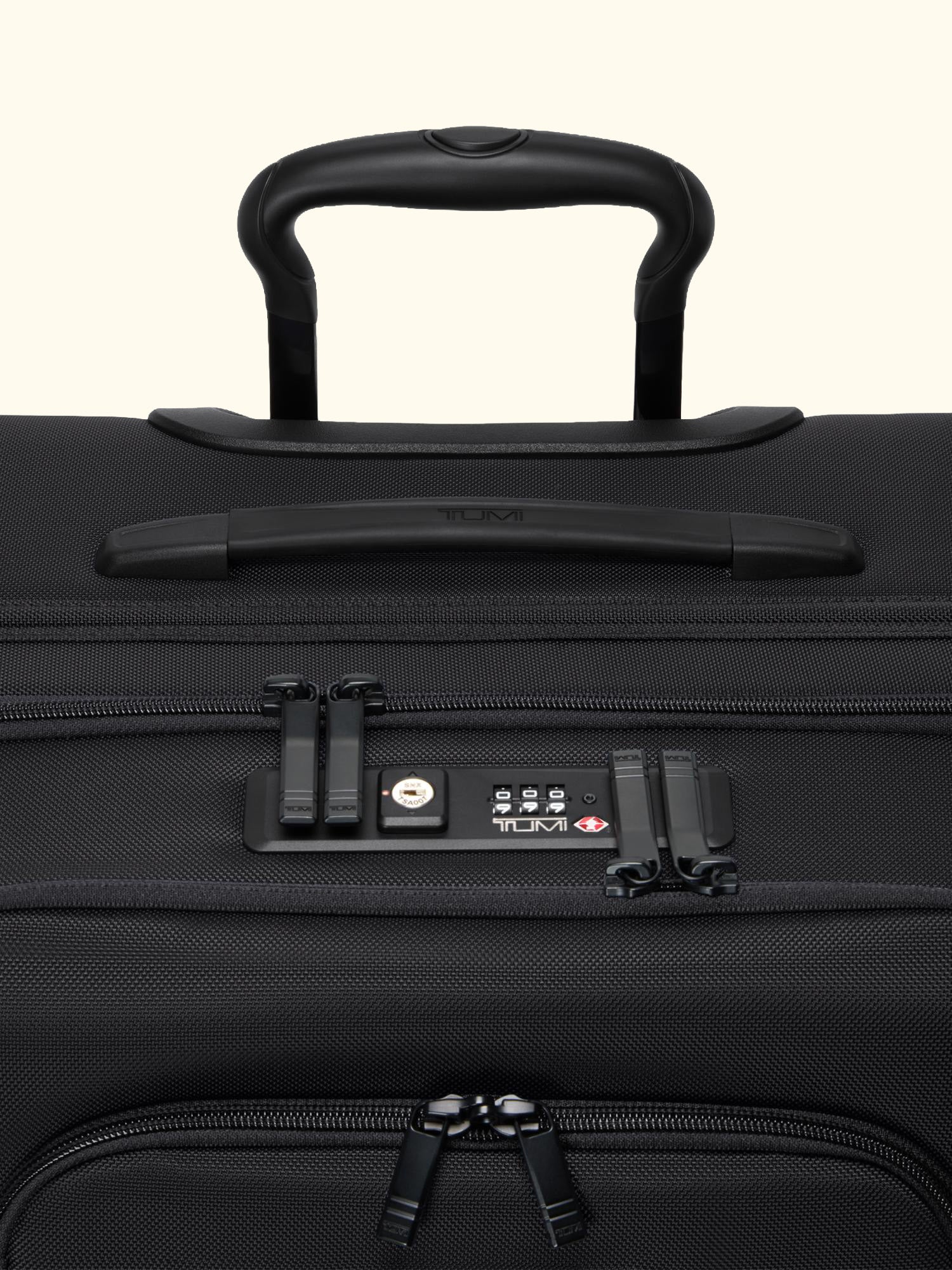 Medium Dual Access Expandable 4-Wheel Suitcase, 132L, Black