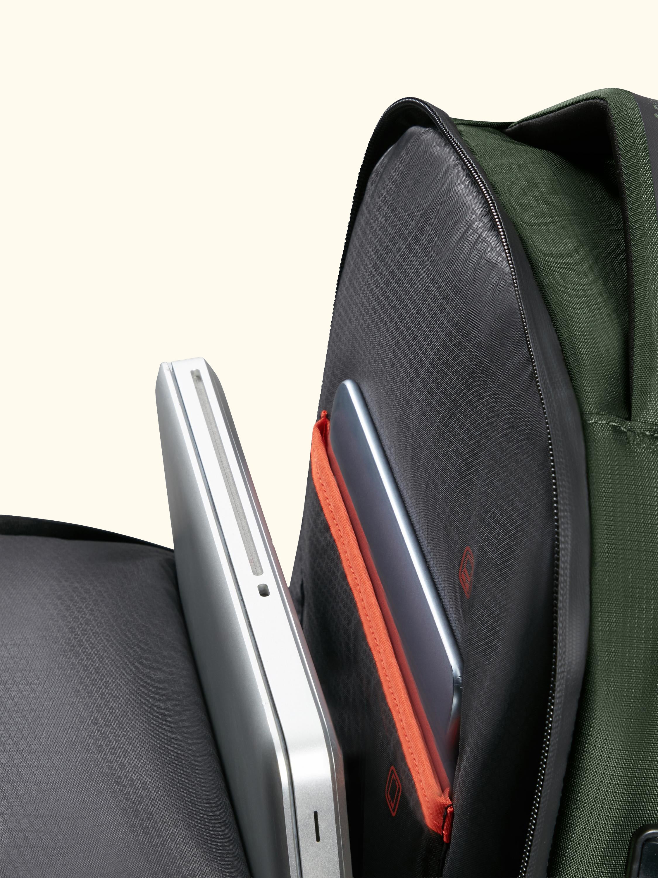 Biz2Go Day Trip Backpack, 22L, Green