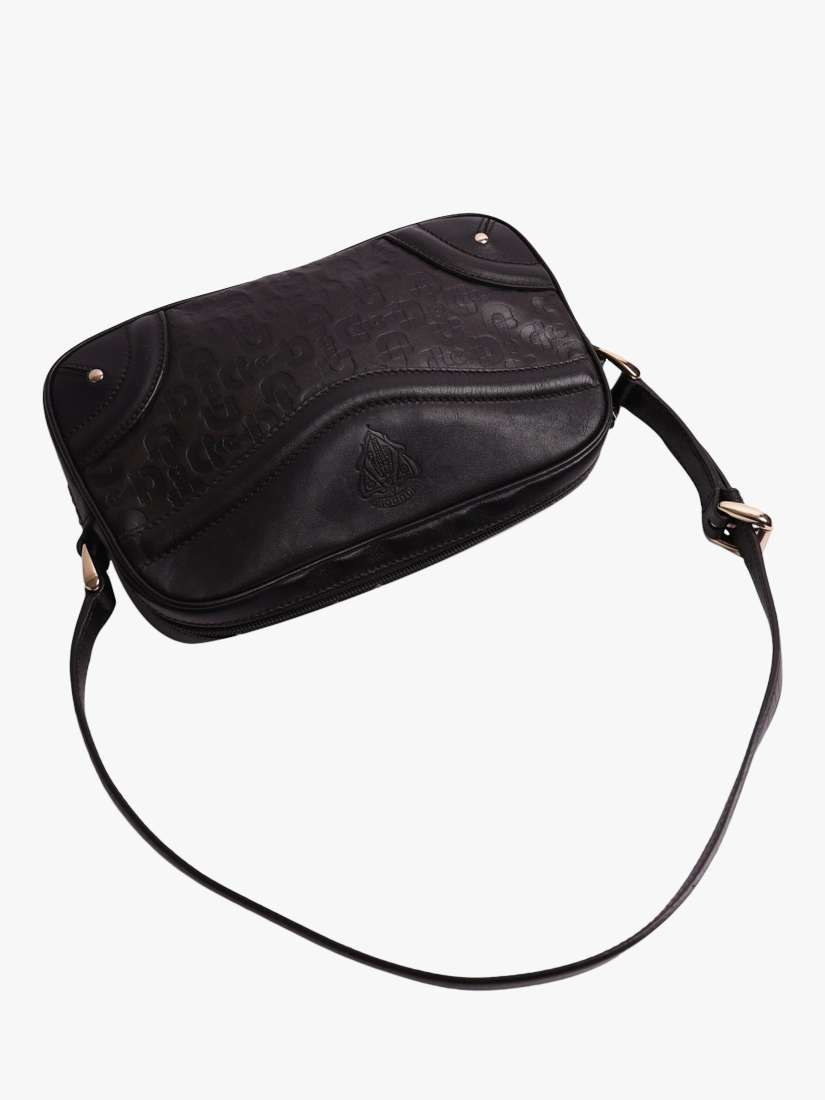Pre-loved GUCCI Crest Horsebit Shoulder Bag, Brown