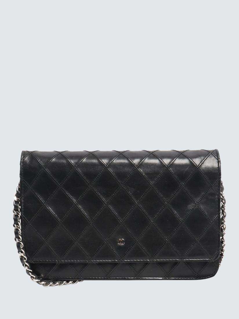 Pre-loved CHANEL 2011 Lambskin Chain Wallet, Black