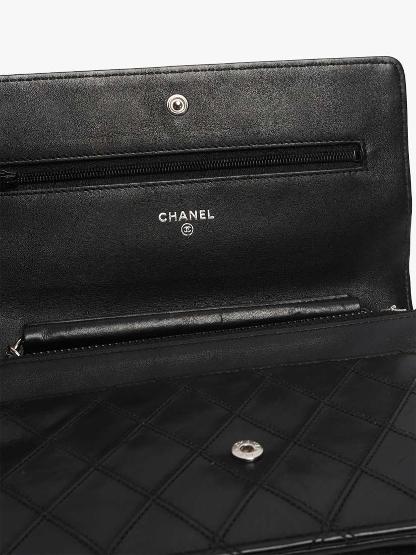 Pre-loved CHANEL 2011 Lambskin Chain Wallet, Black