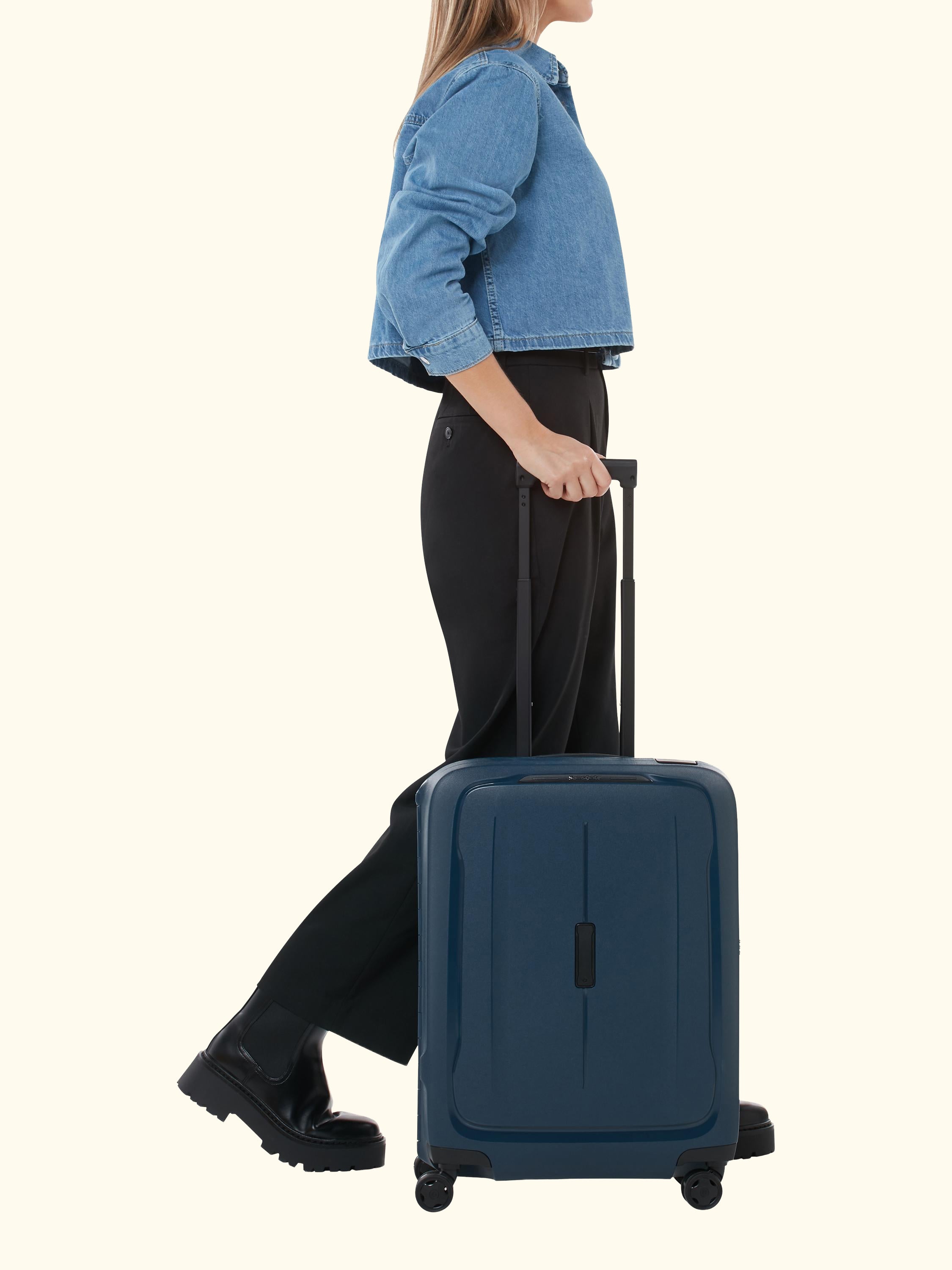 Essens 55cm Zipped Expandable 8-Wheel Cabin Suitcase, 23/26L