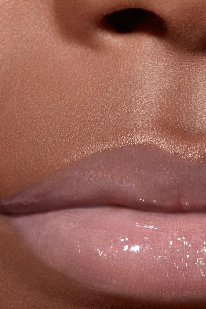 Rouge Coco Gloss Moisturising Glossimer