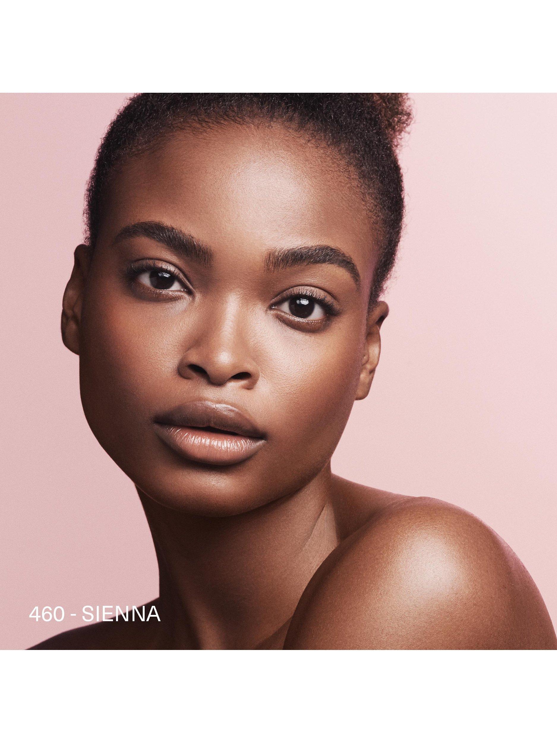 The Soft Fluid Long Wear Foundation SPF 20