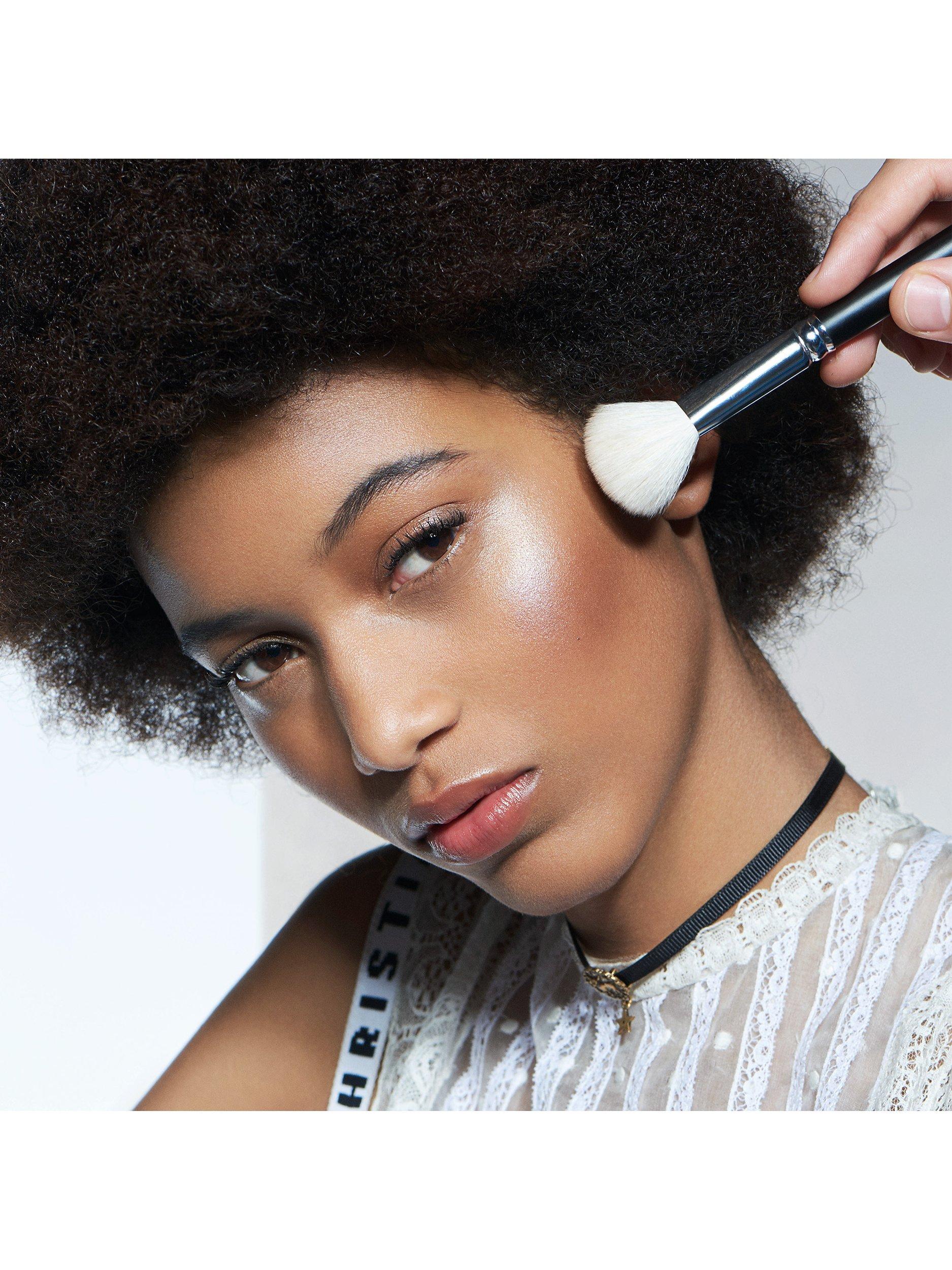 Backstage Blush Brush N°16