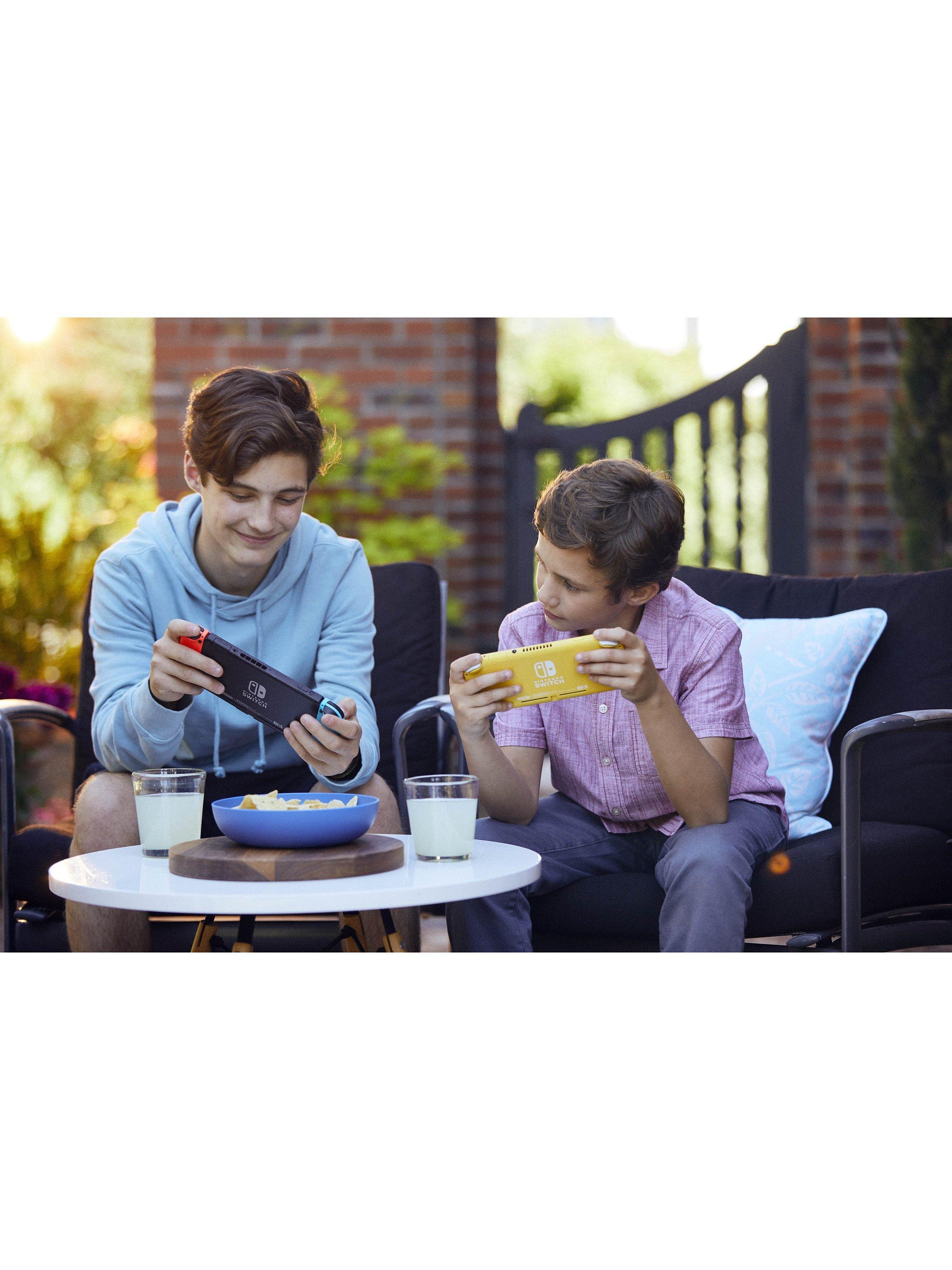 Switch Lite, Handheld Console