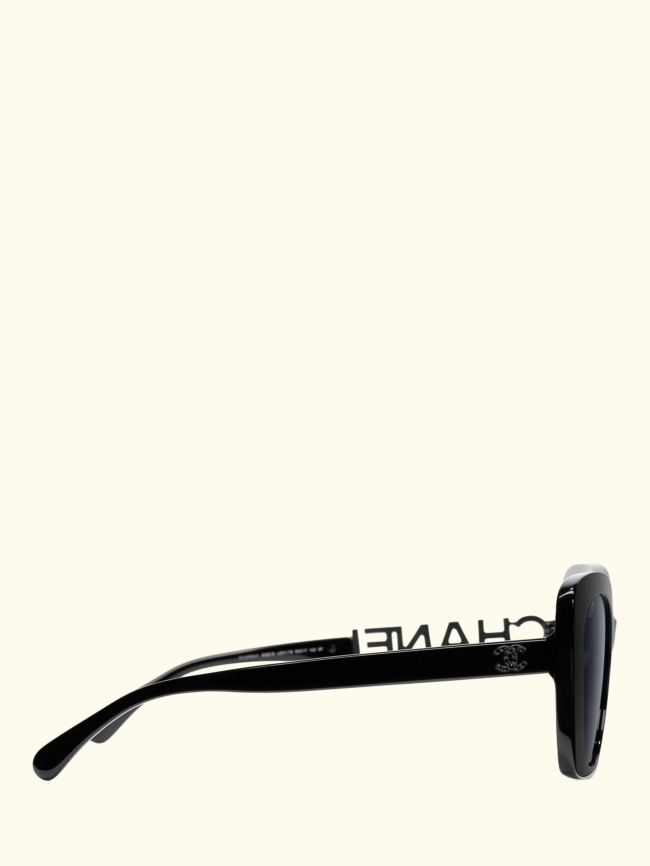 Polarised Pillow Sunglasses CH5422B Black