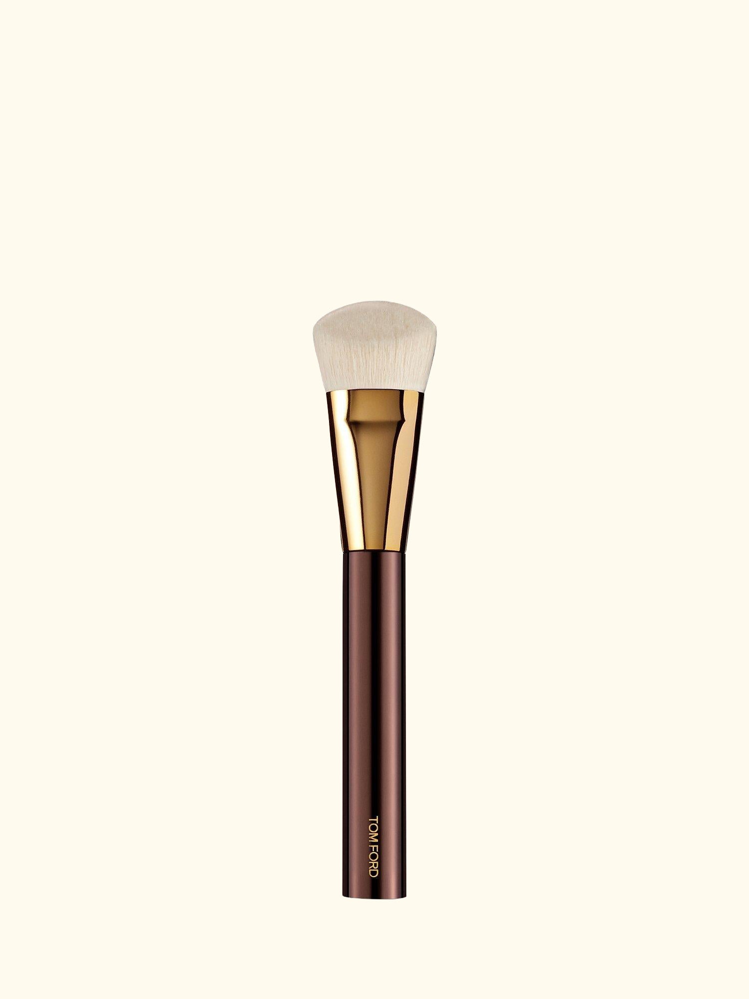 Shade & Illuminate Foundation Brush