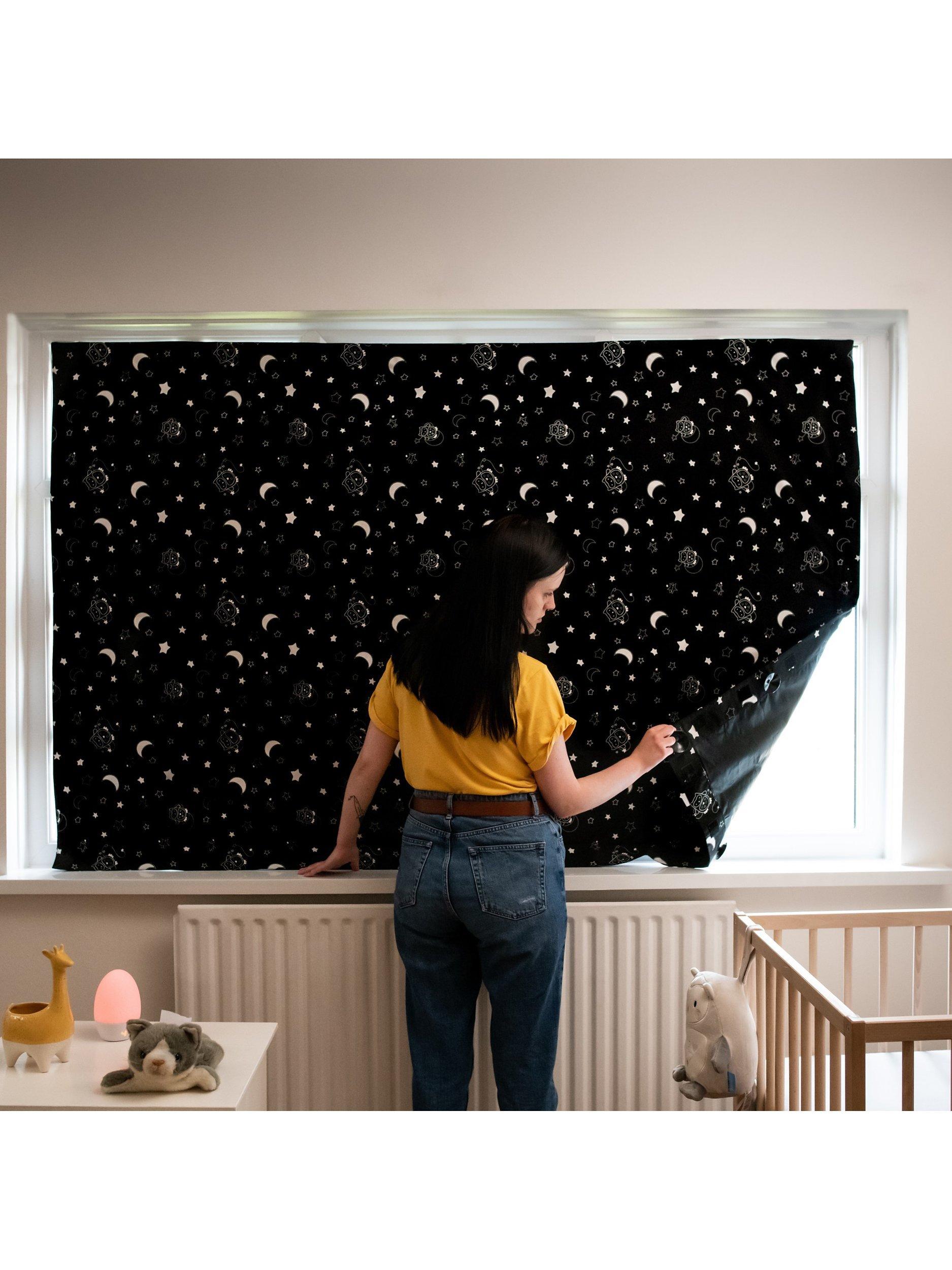 Ollie the Owl Gro Anywhere Blackout Blind