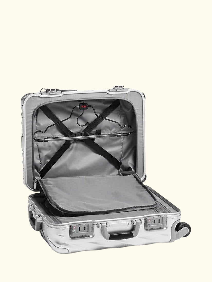 19 Degree Aluminum Continental 56cm 4-Wheel Cabin Case, Silver