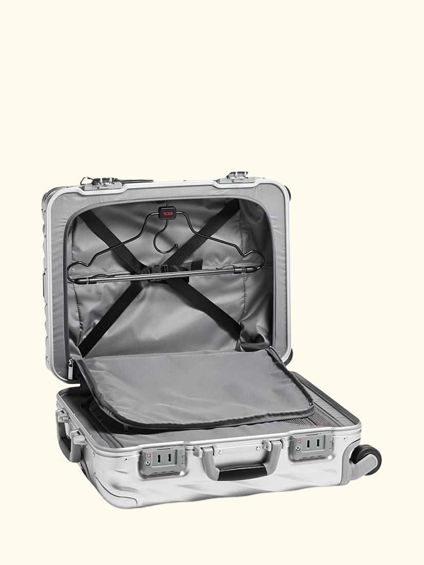 19 Degree Aluminum Continental 56cm 4-Wheel Cabin Case, Silver