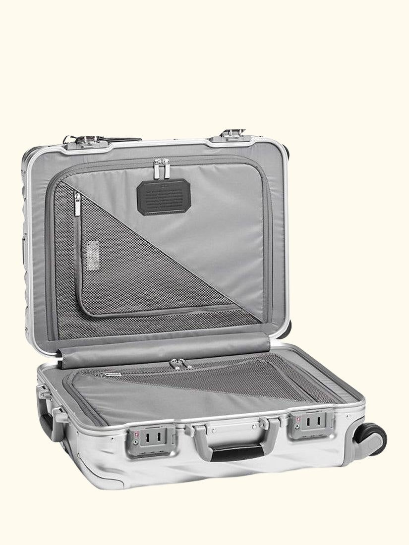 19 Degree Aluminum Continental 56cm 4-Wheel Cabin Case, Silver