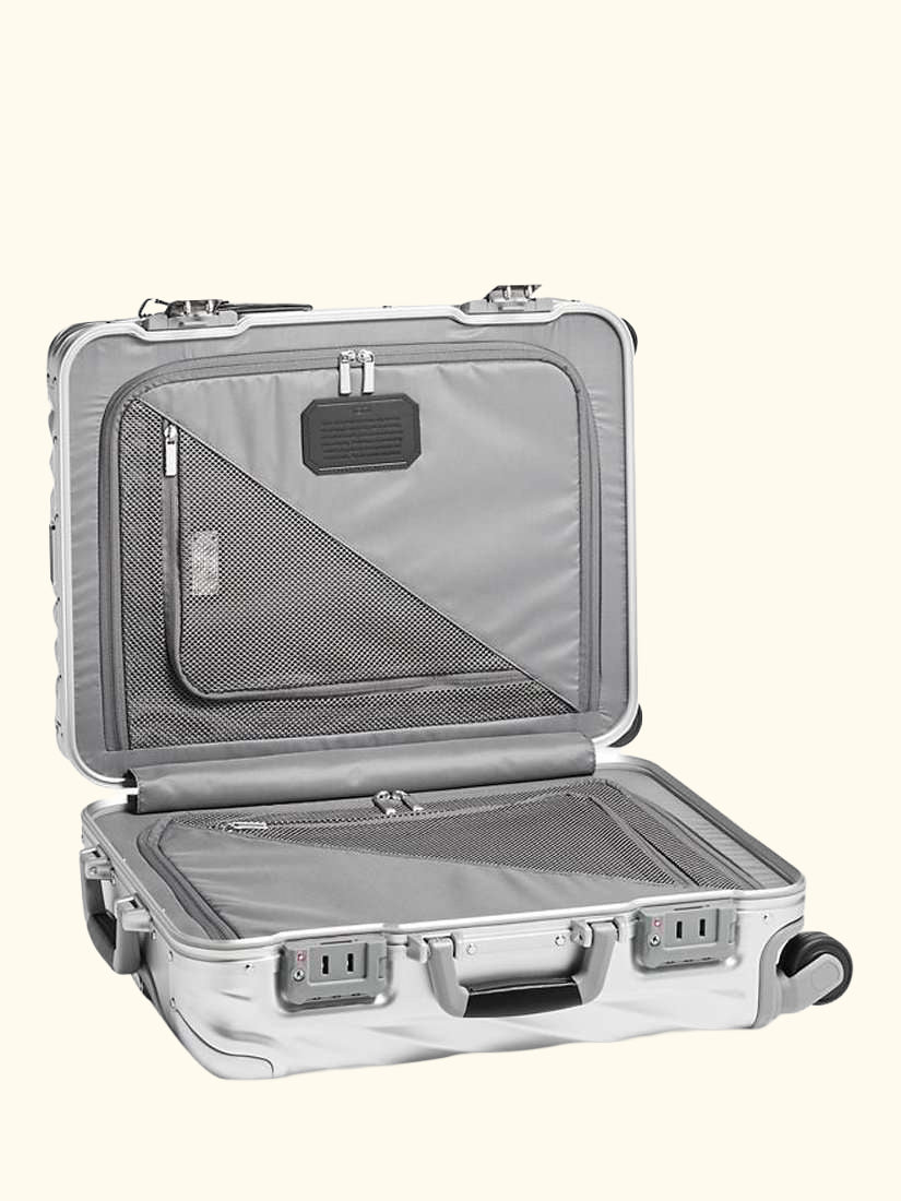 19 Degree Aluminum Continental 56cm 4-Wheel Cabin Case, Silver