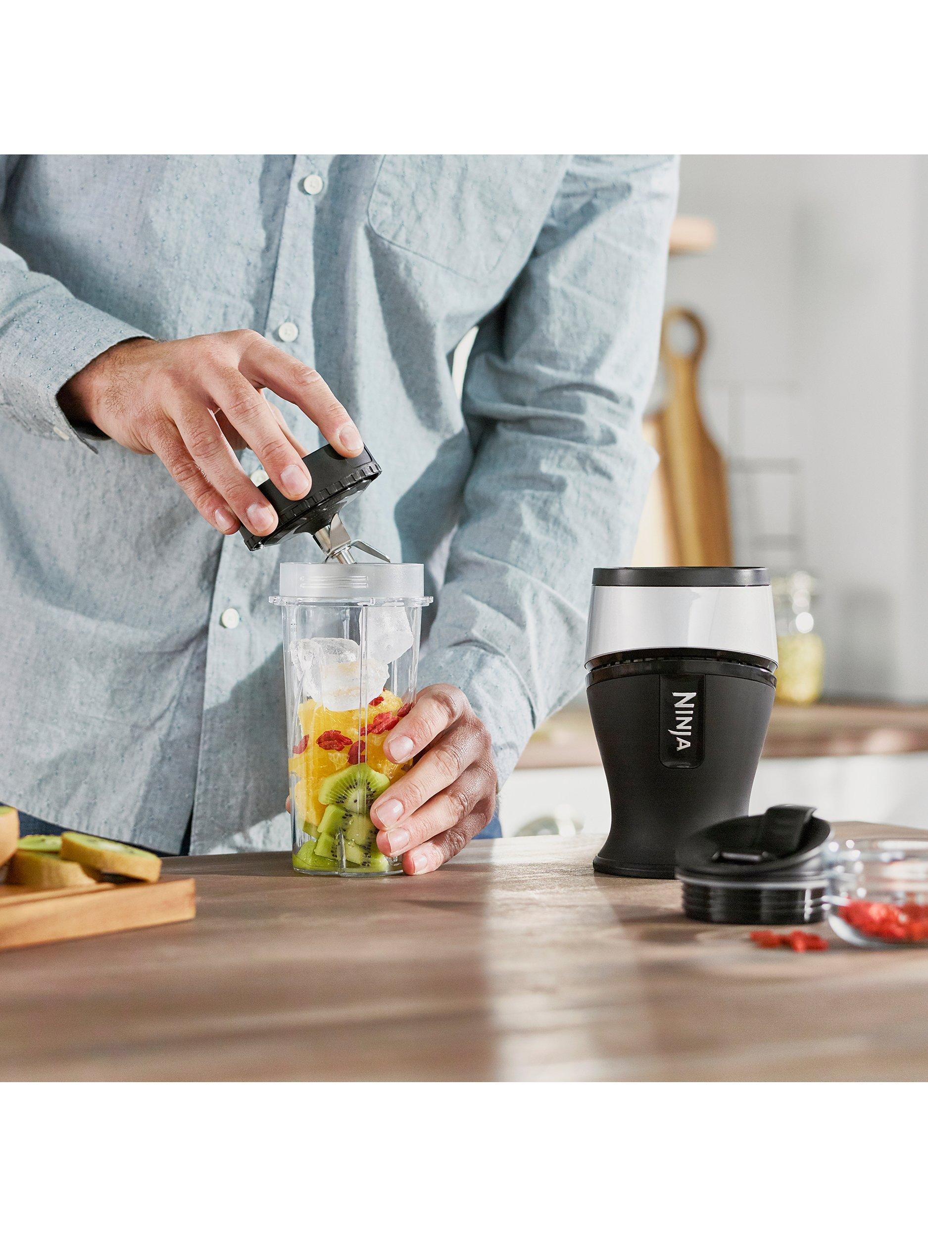 QB3001UKS Smoothie Maker, Black/Silver