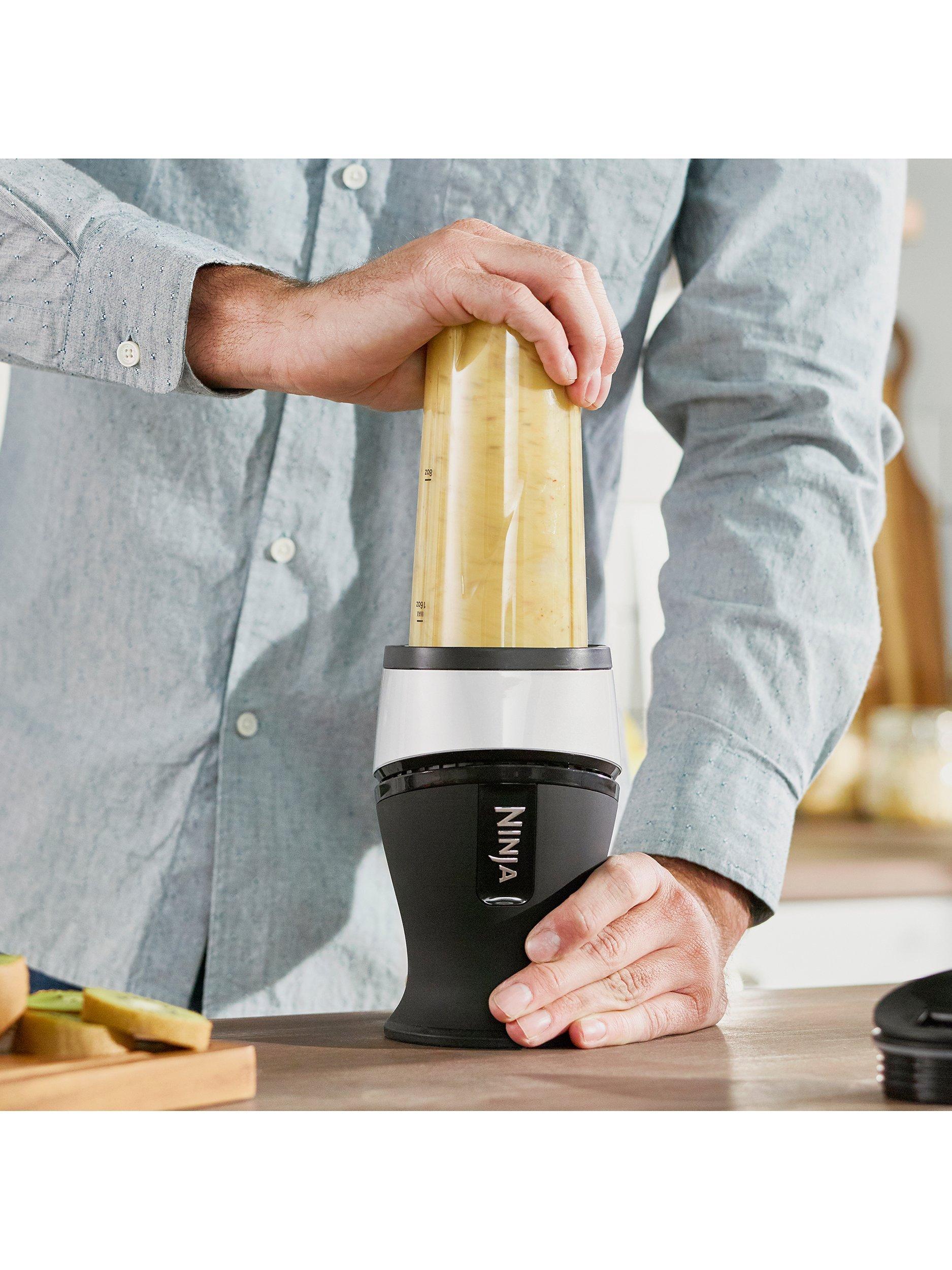 QB3001UKS Smoothie Maker, Black/Silver