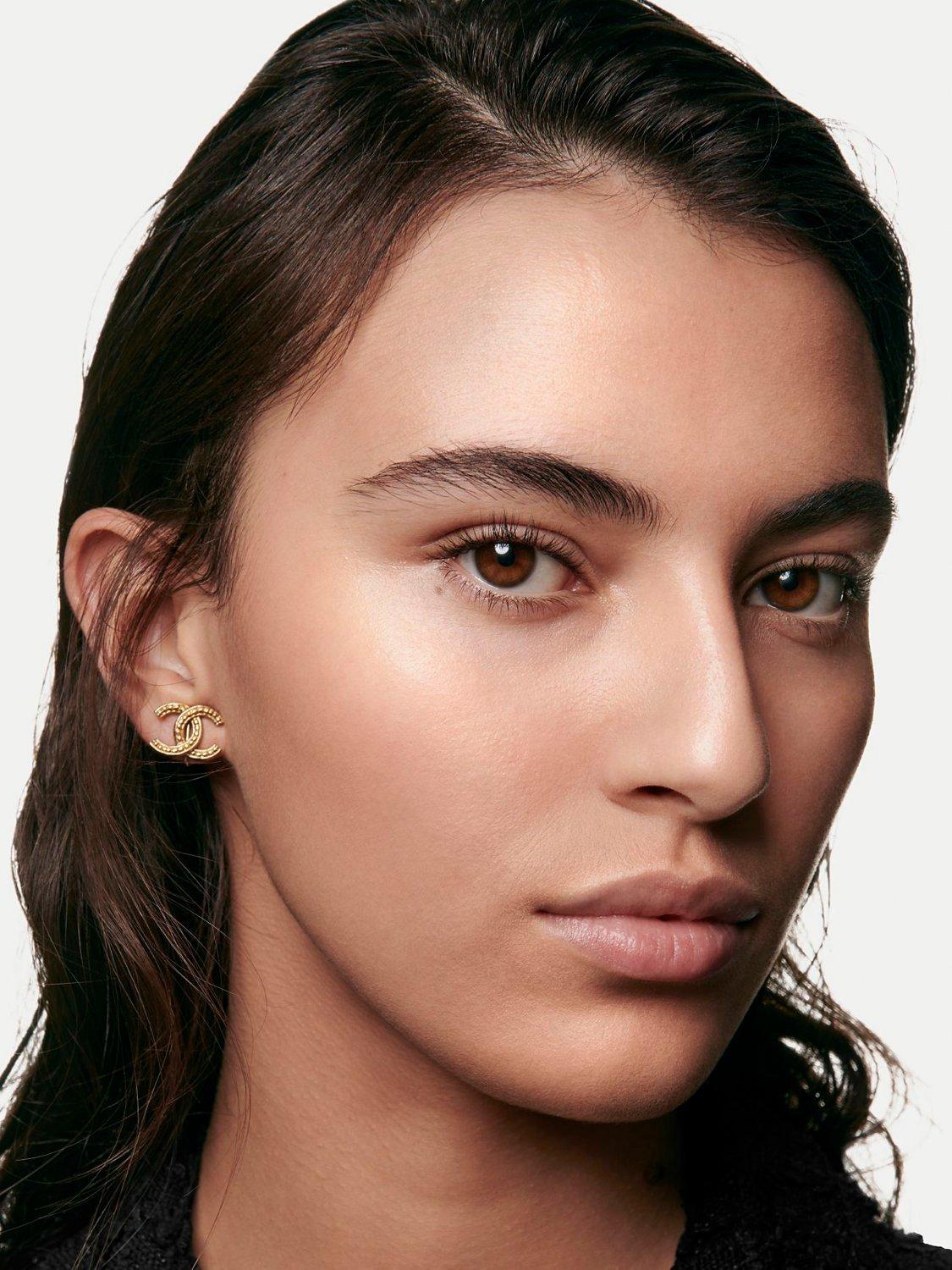 N°1 De CHANEL Revitalising Foundation Illuminates - Hydrates - Protects