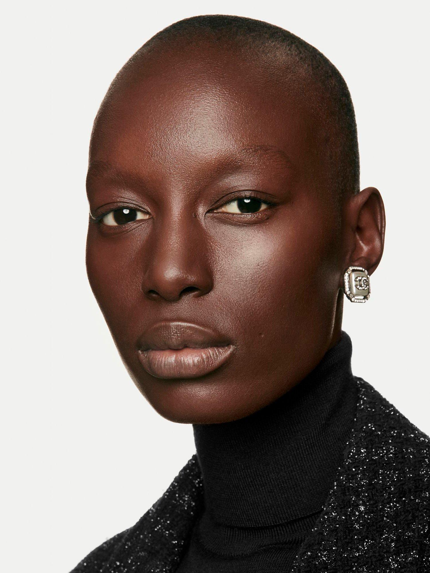 N°1 De CHANEL Revitalising Foundation Illuminates - Hydrates - Protects