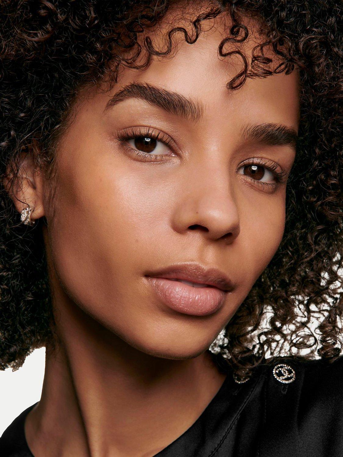 N°1 De CHANEL Revitalising Foundation Illuminates - Hydrates - Protects